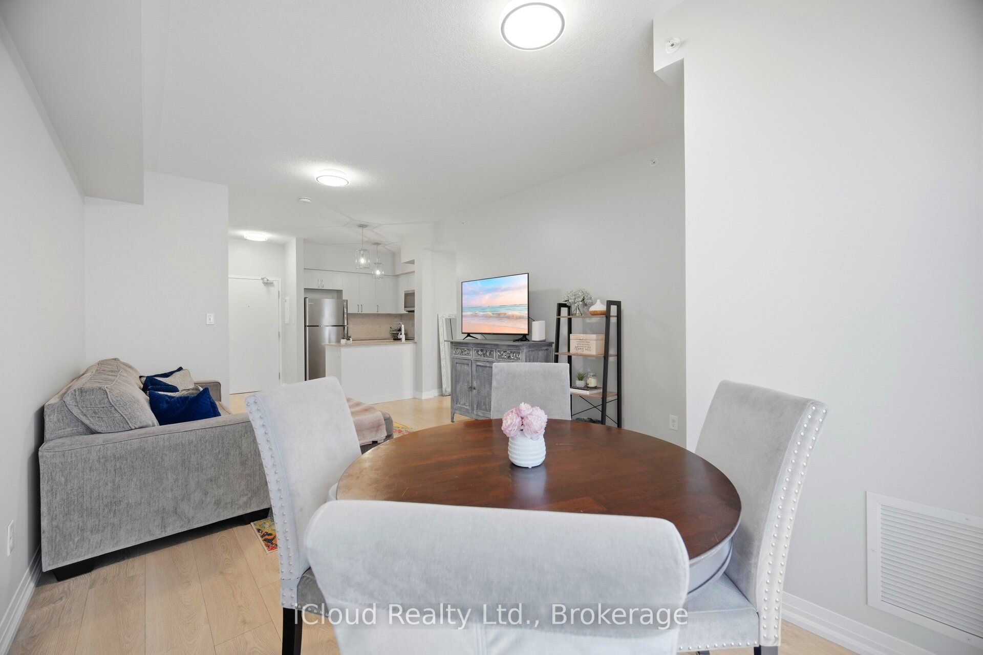 295 Cundles Road E 208 Property Photo 21