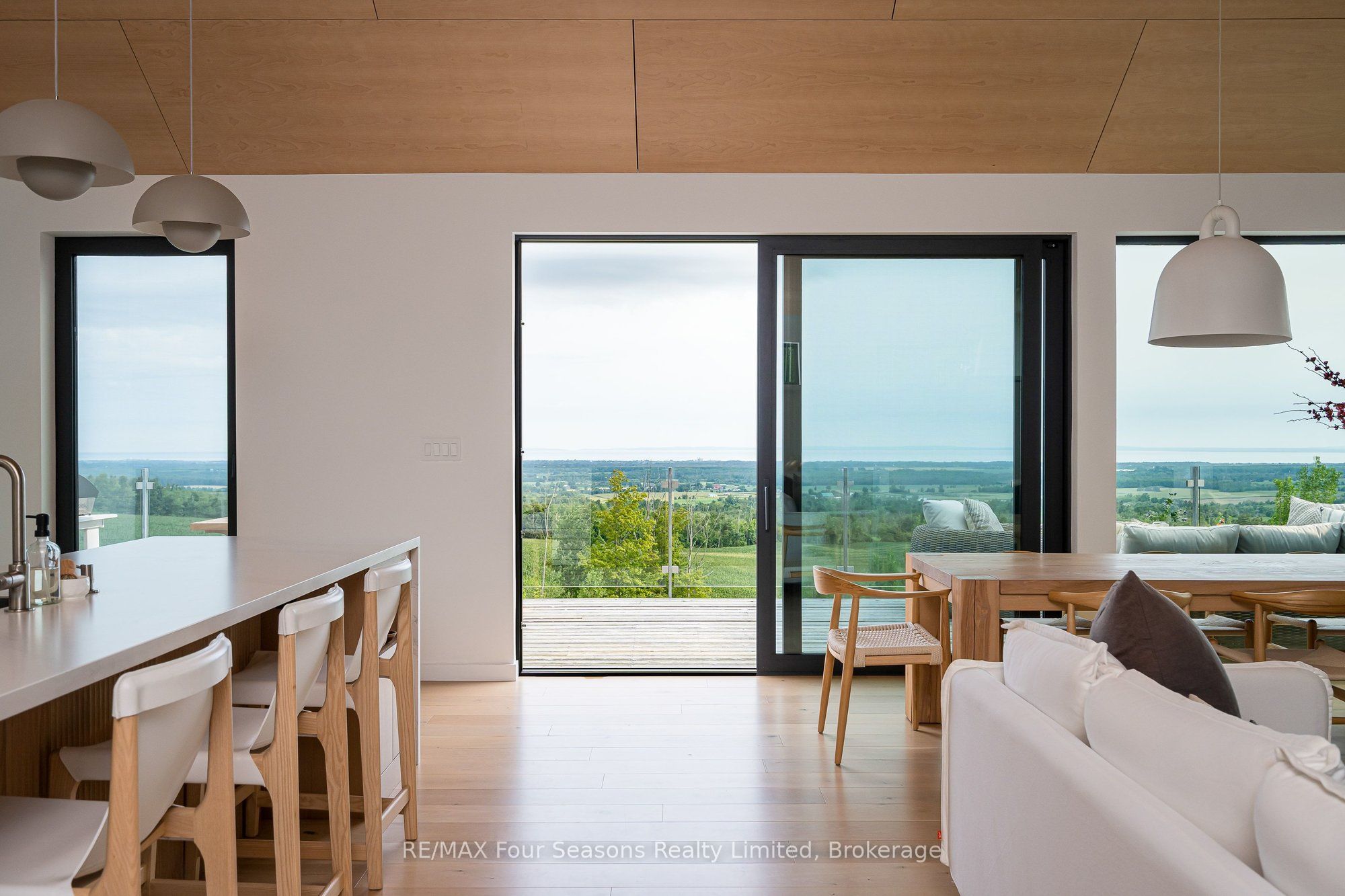 58 Sydenham Trail W Property Photo 13