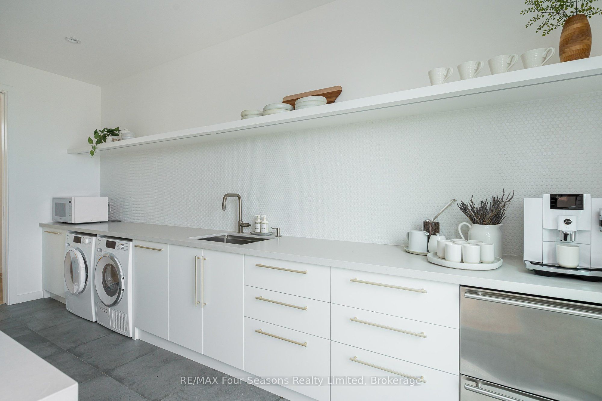 58 Sydenham Trail W Property Photo 21
