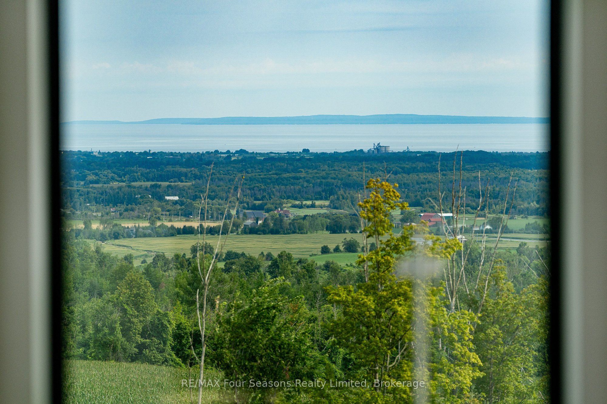 58 Sydenham Trail W Property Photo 26