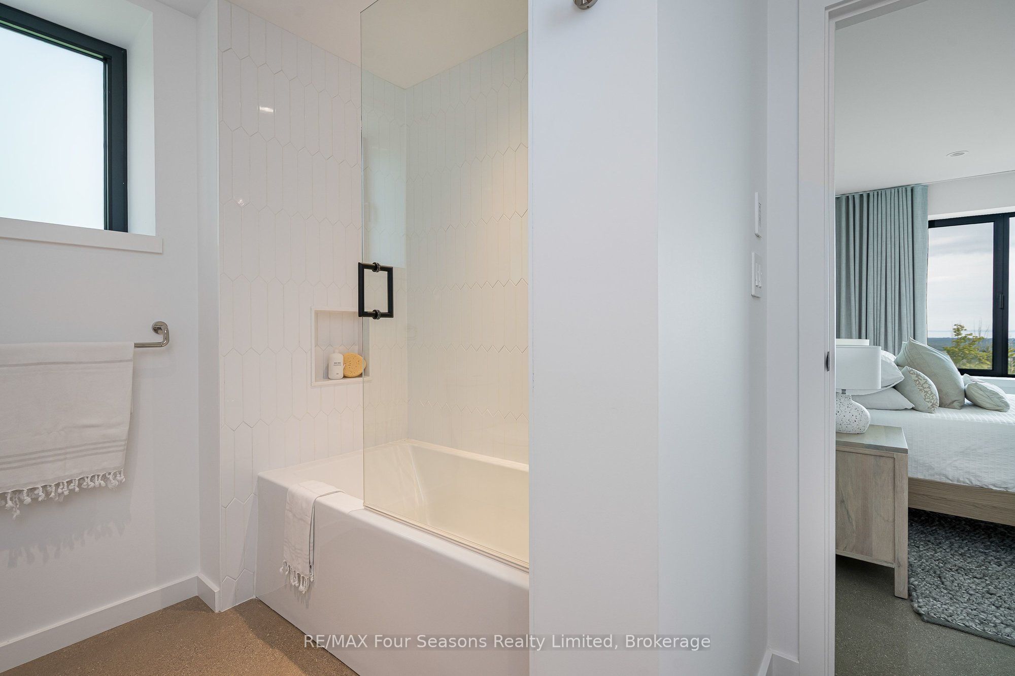 58 Sydenham Trail W Property Photo 43