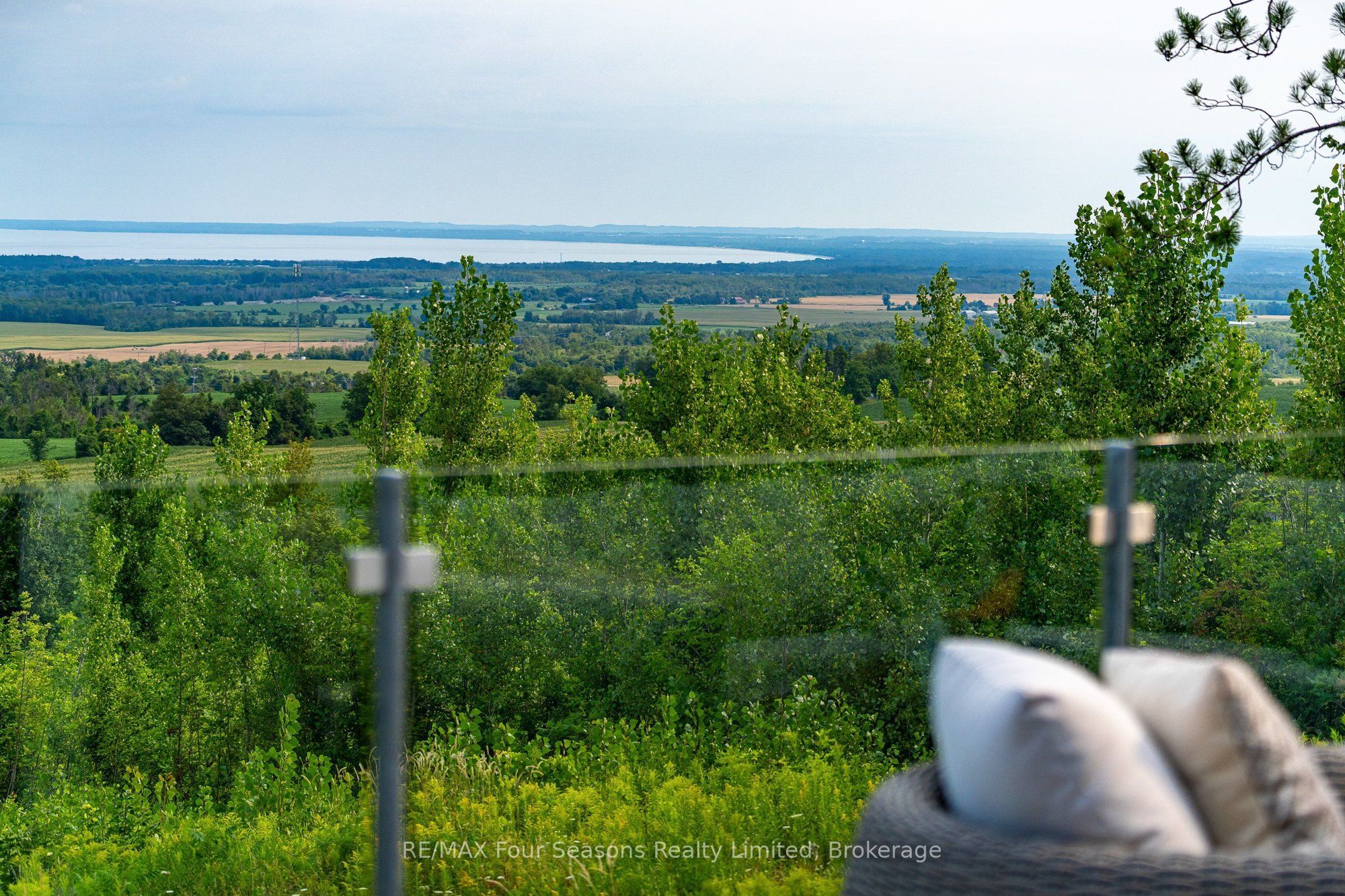 58 Sydenham Trail W Property Photo 44