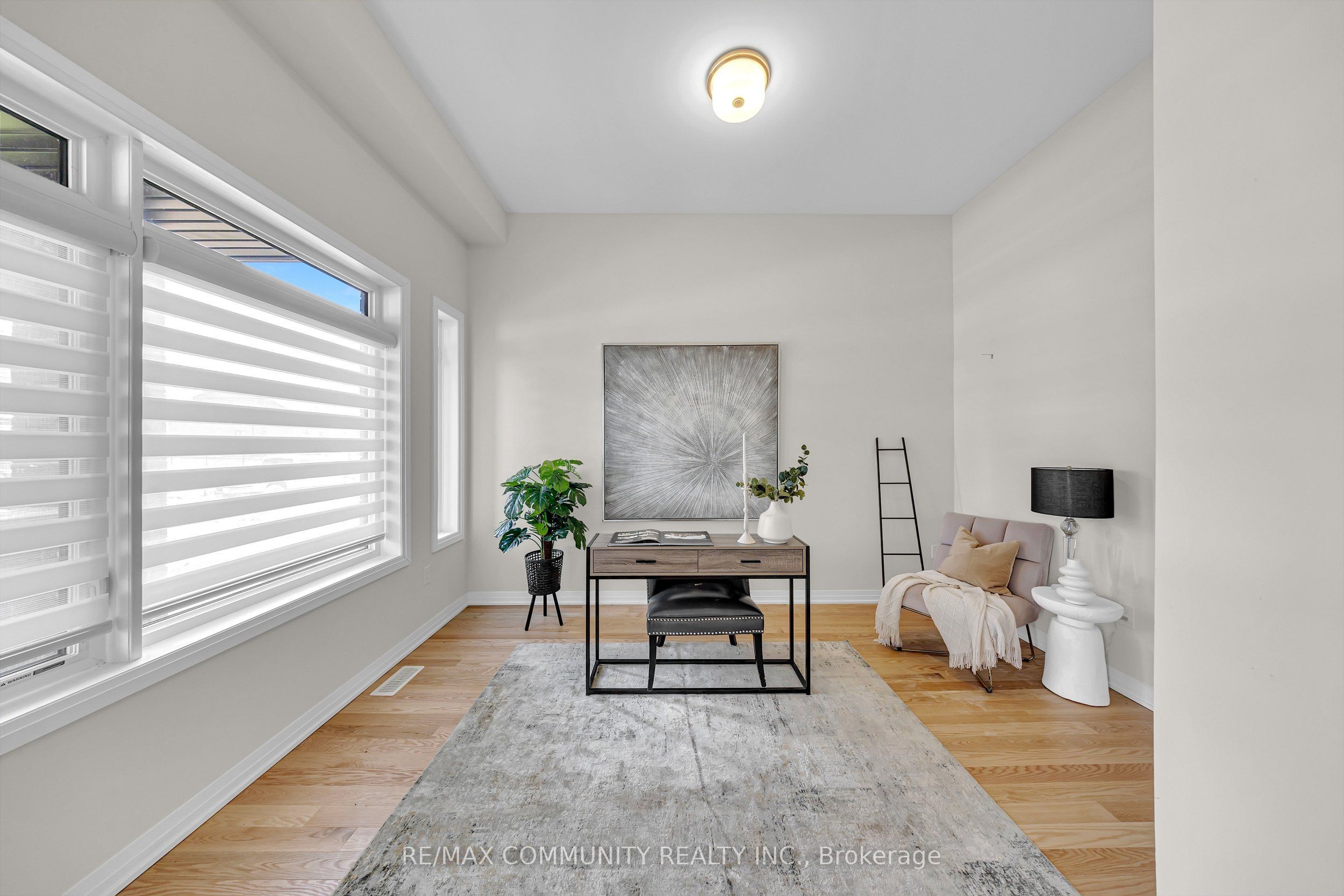 3169 Searidge Street Property Photo 6