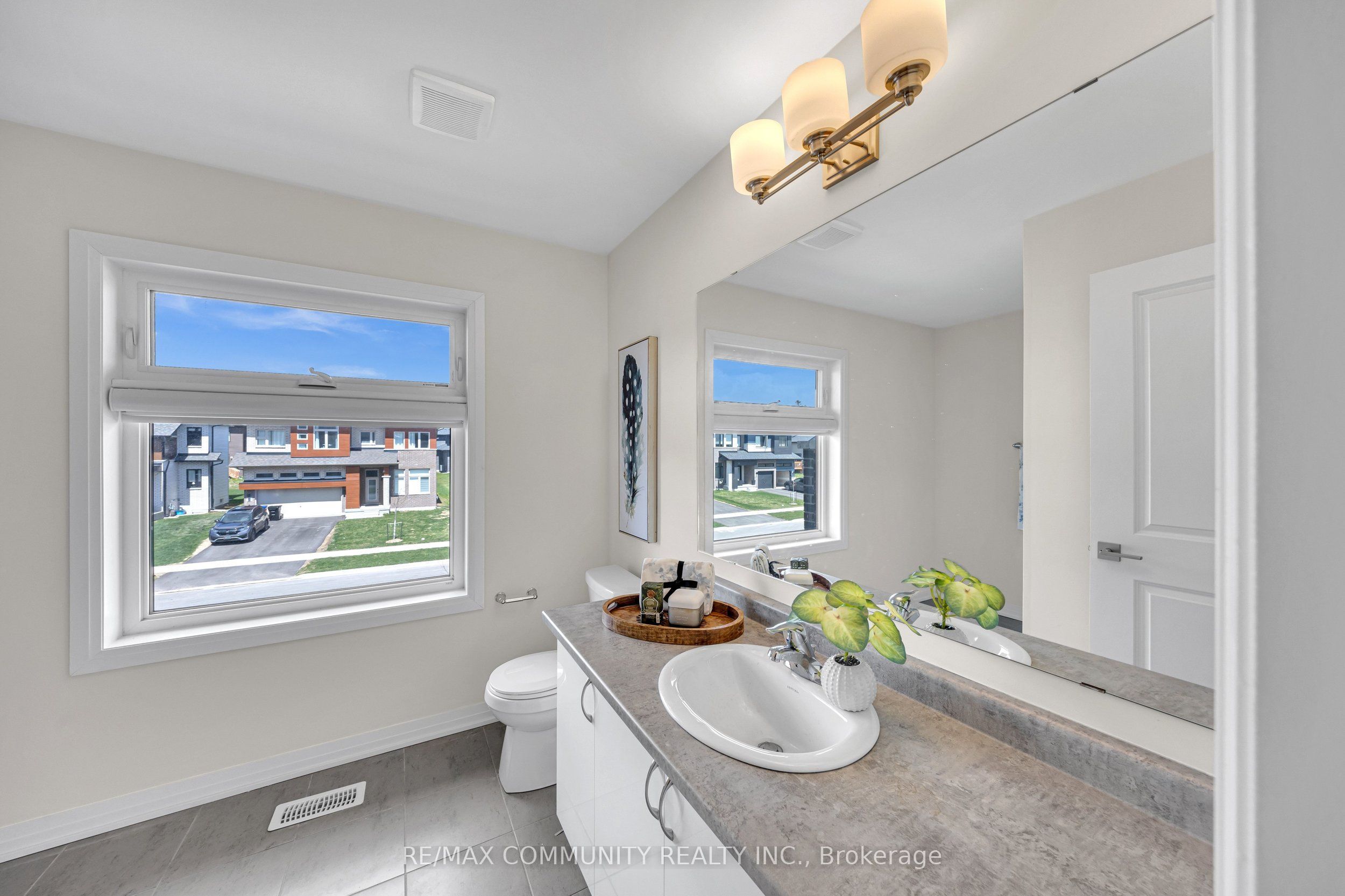 3169 Searidge Street Property Photo 40