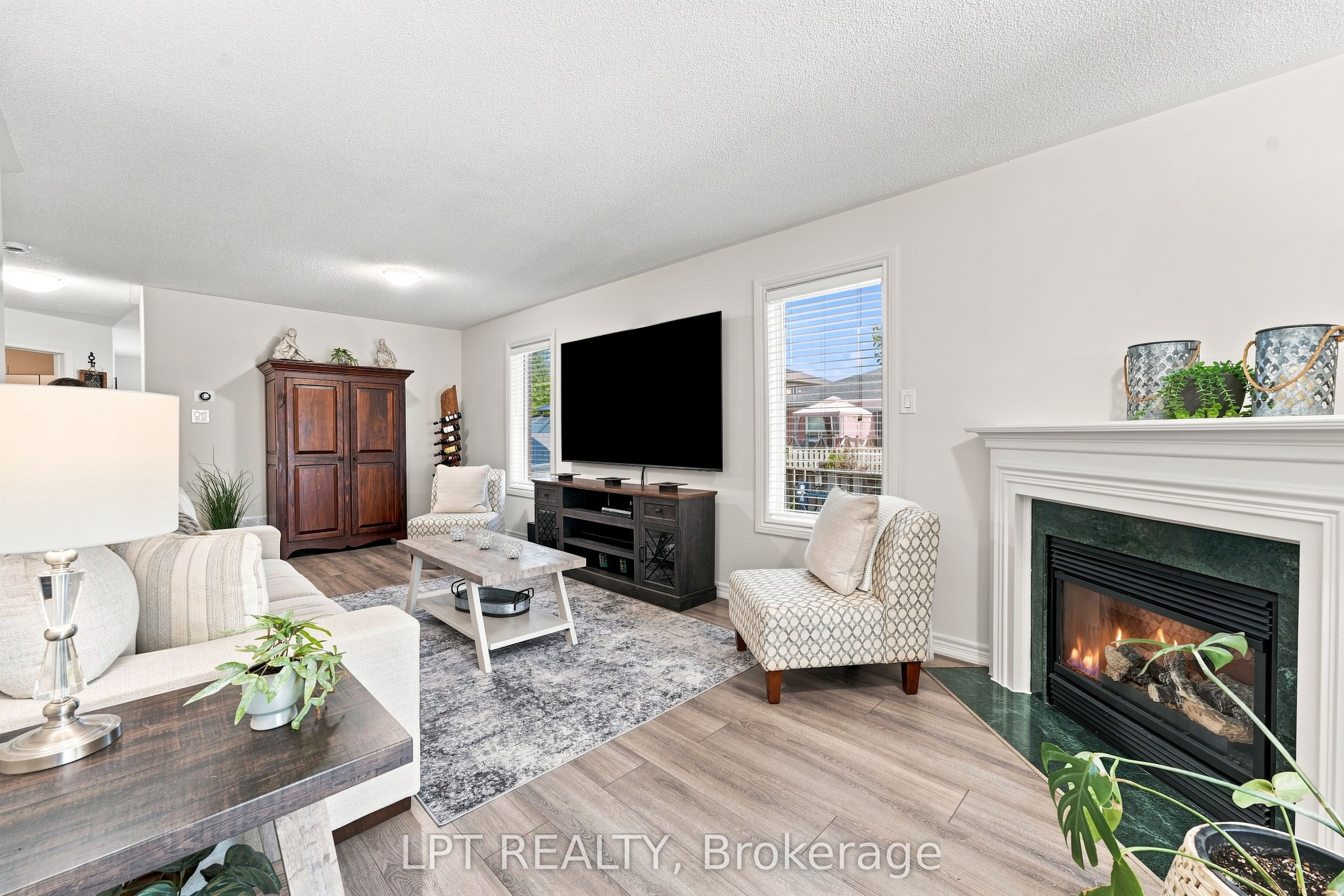 4 Lister Drive Property Photo 6