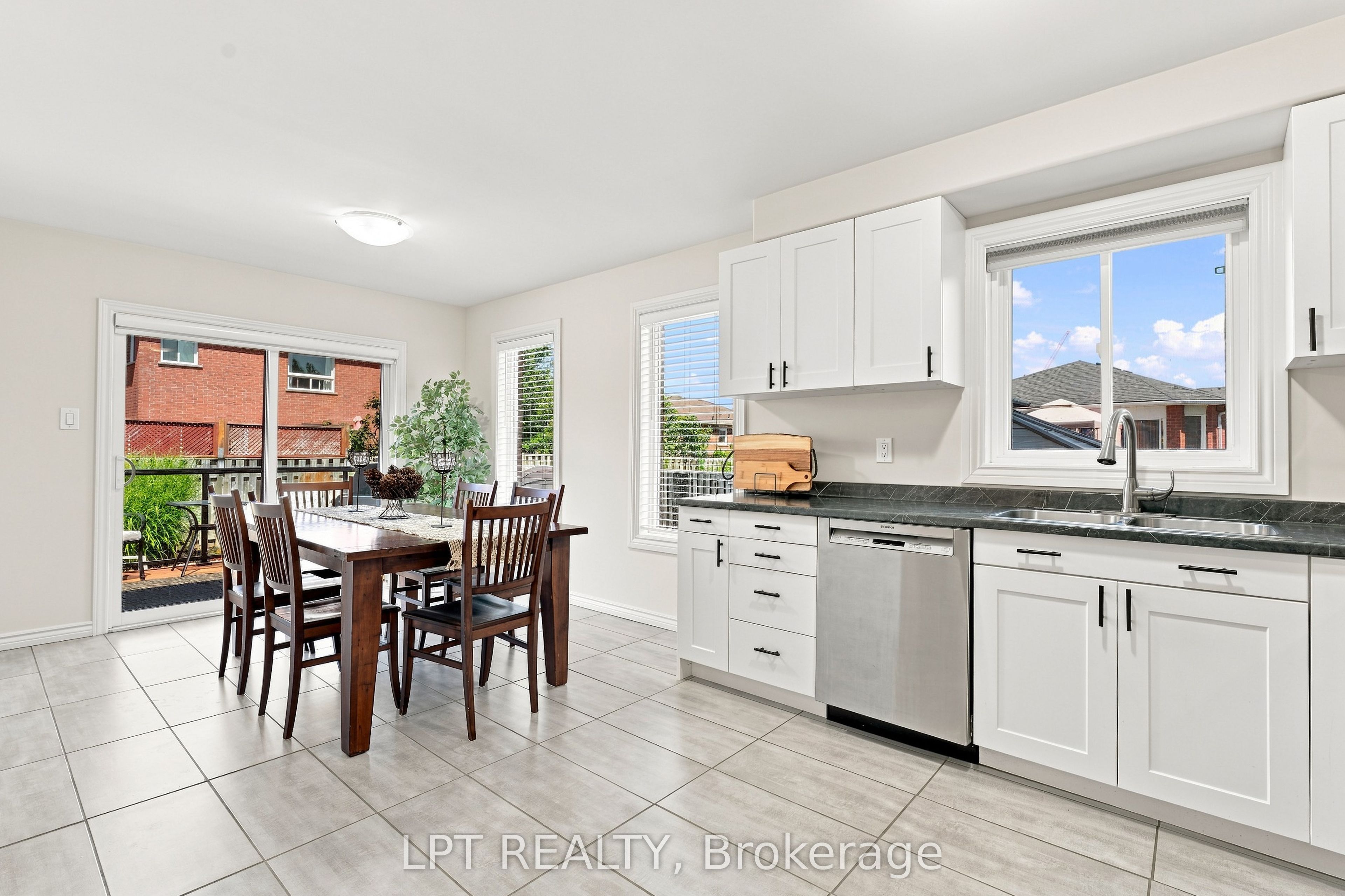 4 Lister Drive Property Photo 9