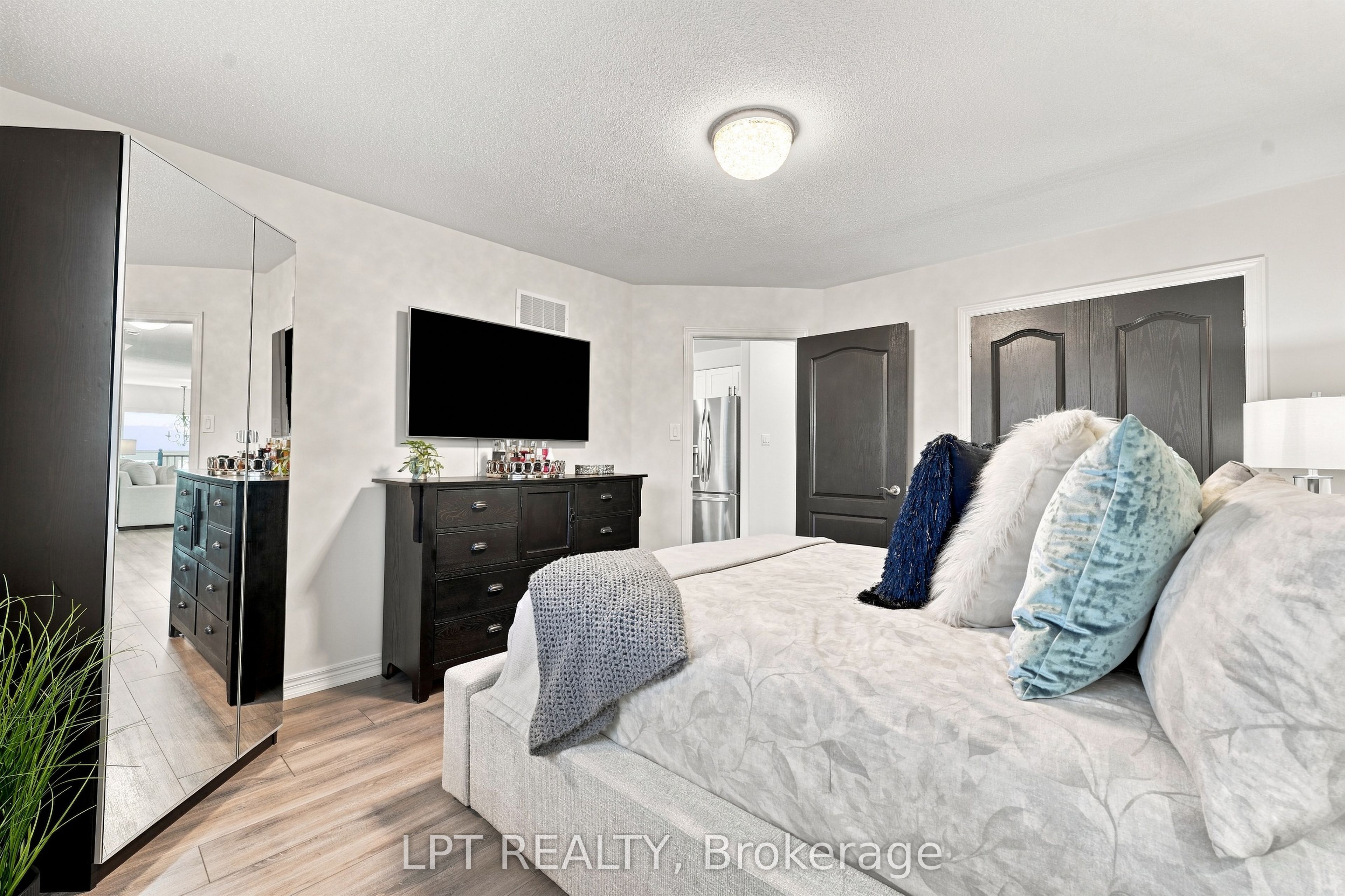 4 Lister Drive Property Photo 14