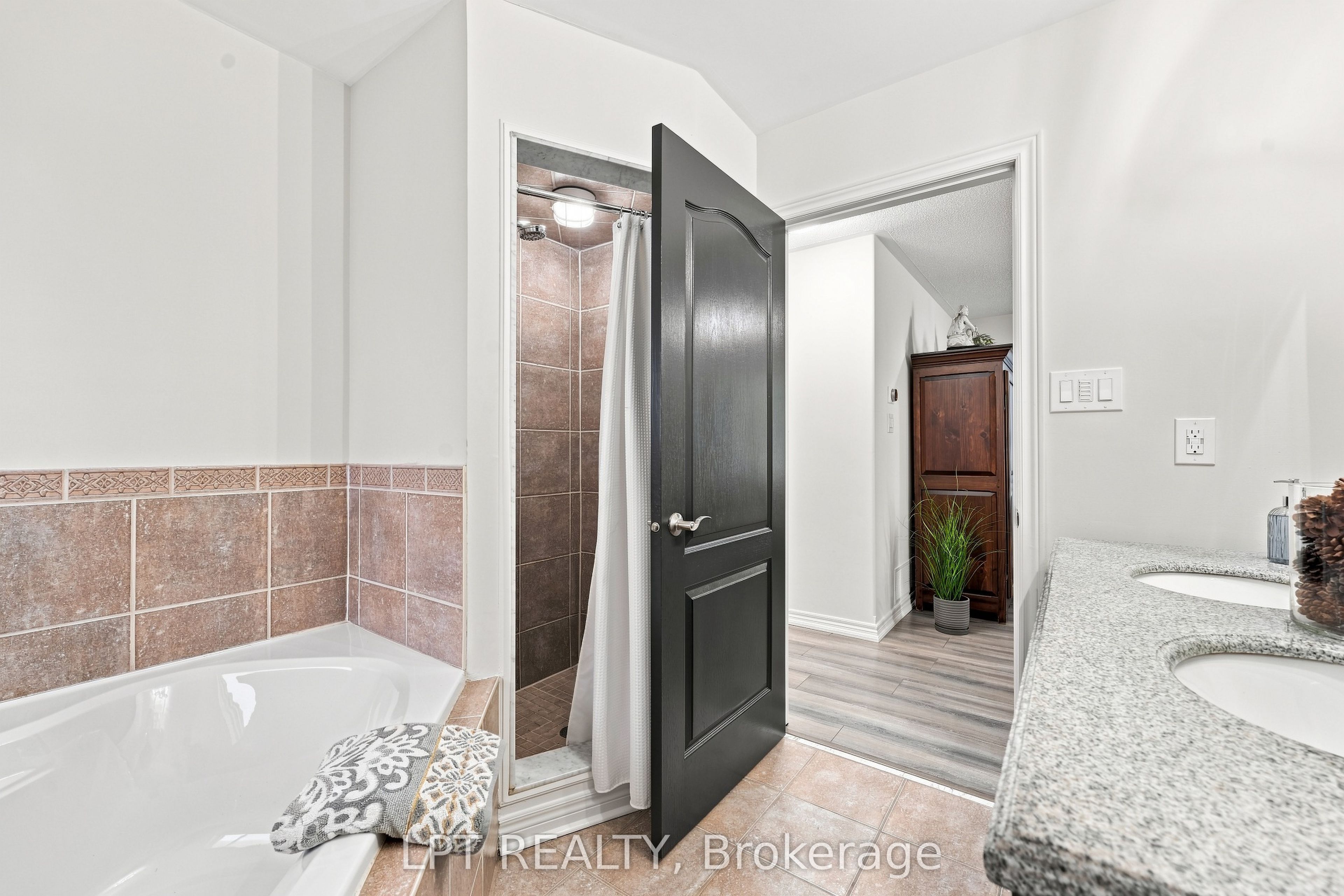 4 Lister Drive Property Photo 16
