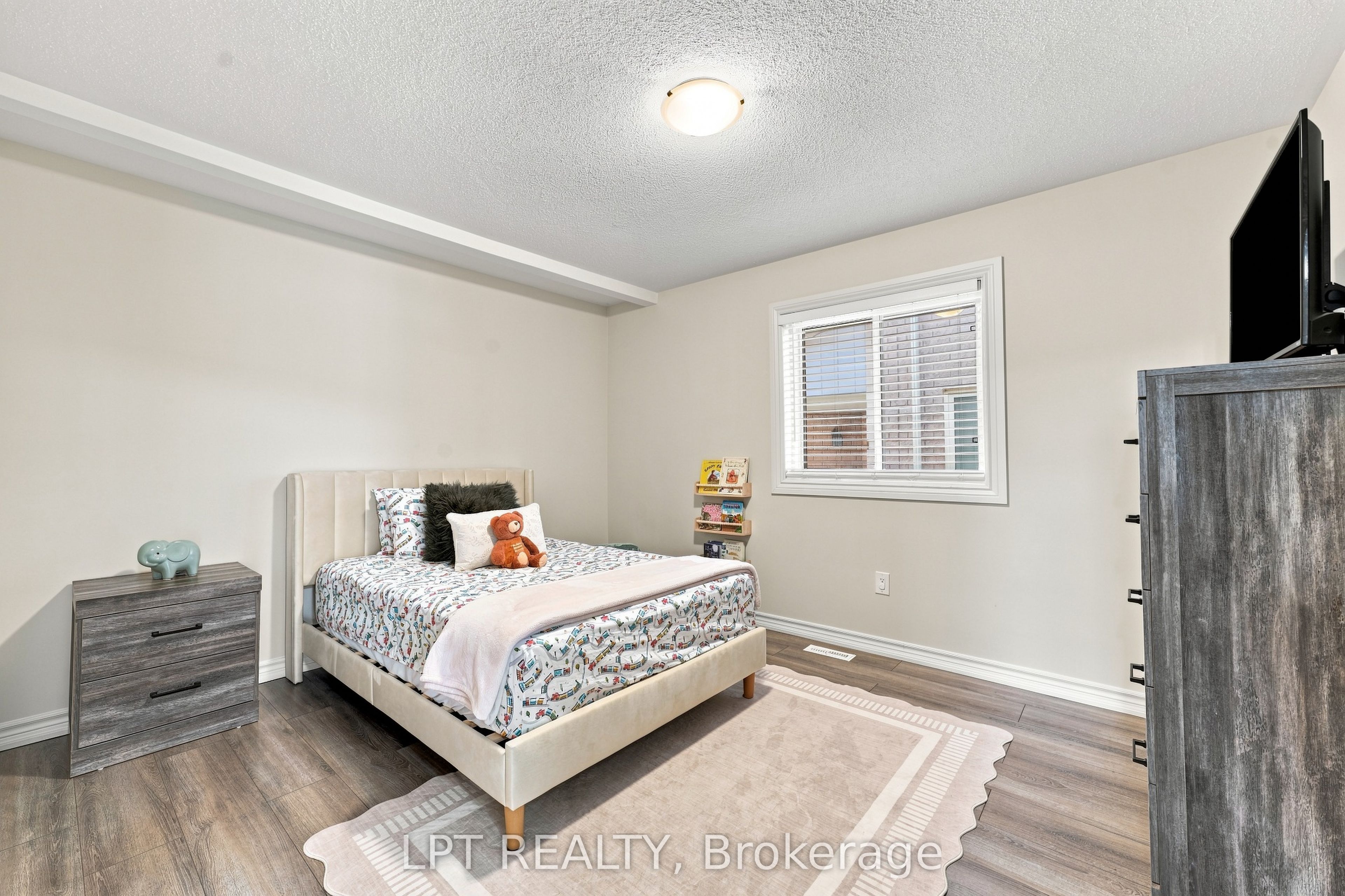 4 Lister Drive Property Photo 17