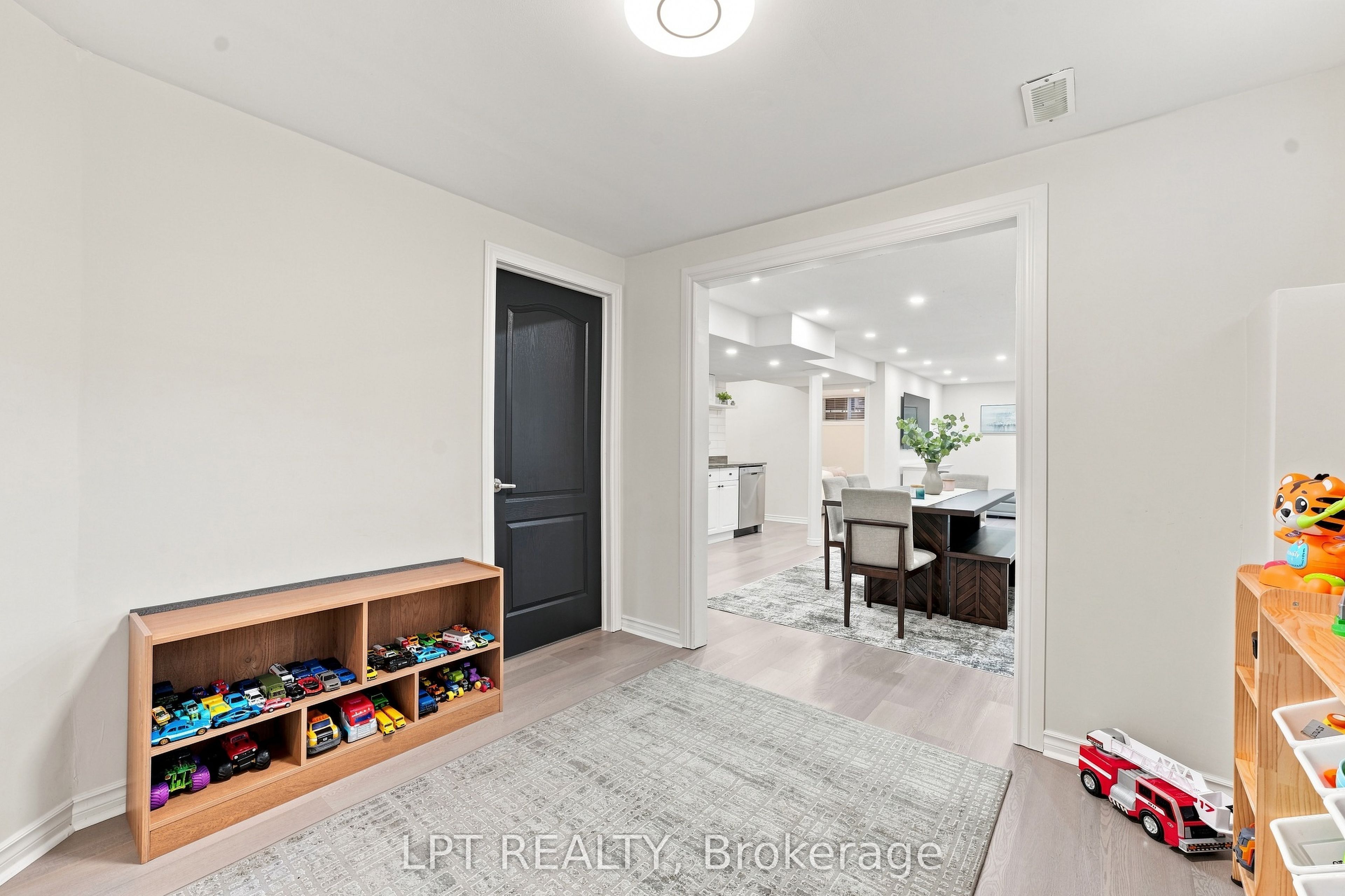 4 Lister Drive Property Photo 21