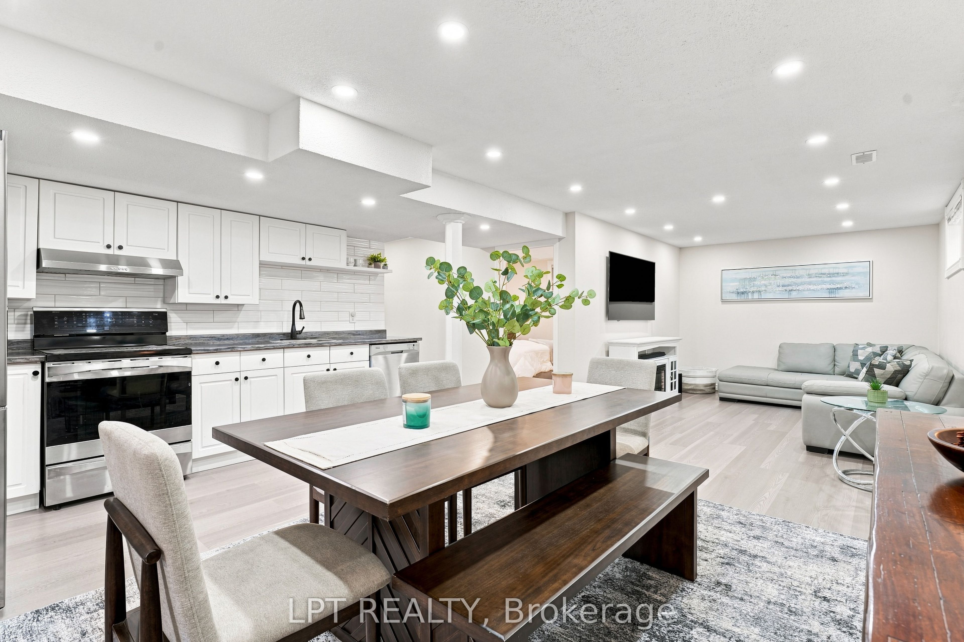 4 Lister Drive Property Photo 23