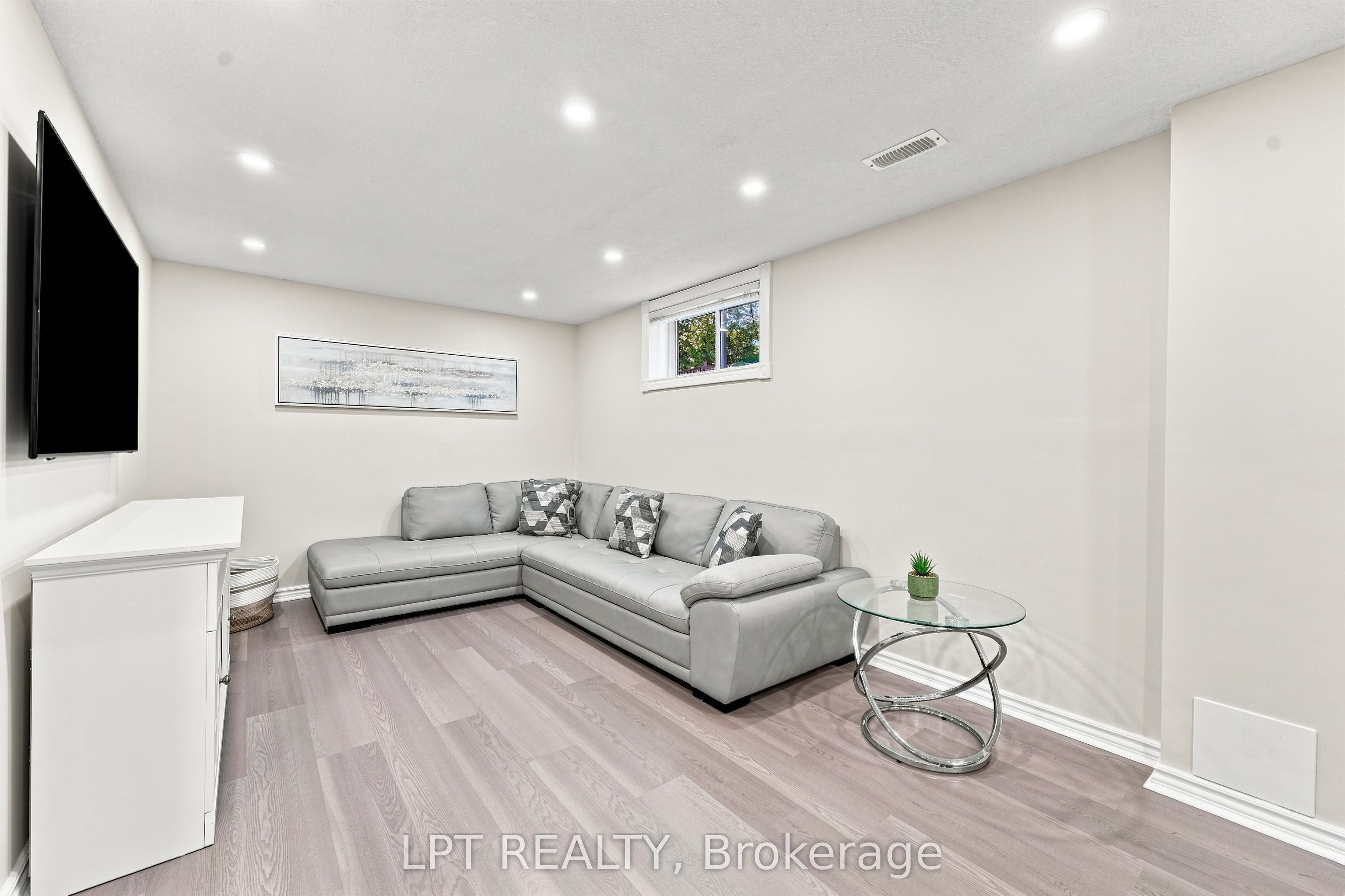 4 Lister Drive Property Photo 25