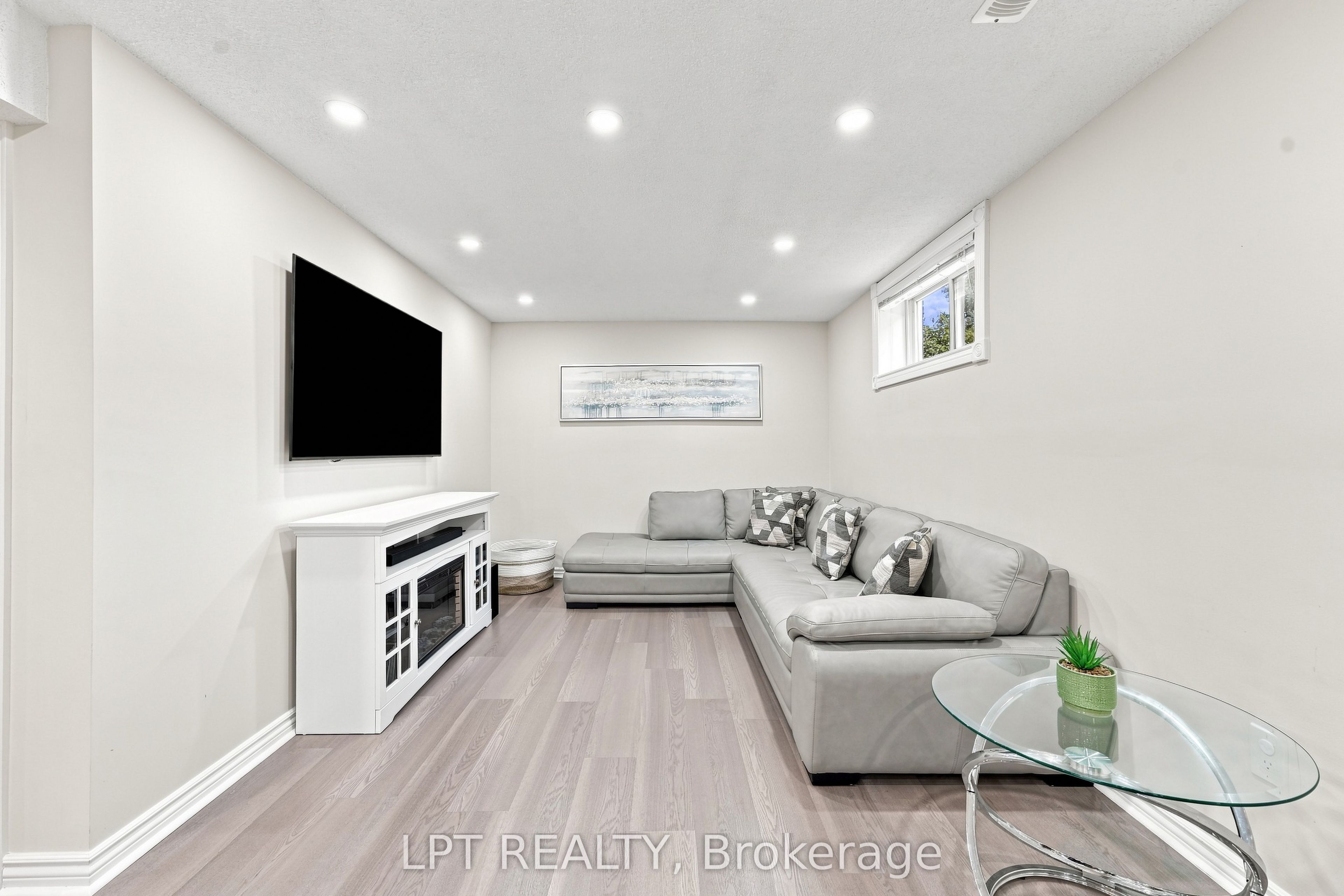 4 Lister Drive Property Photo 26