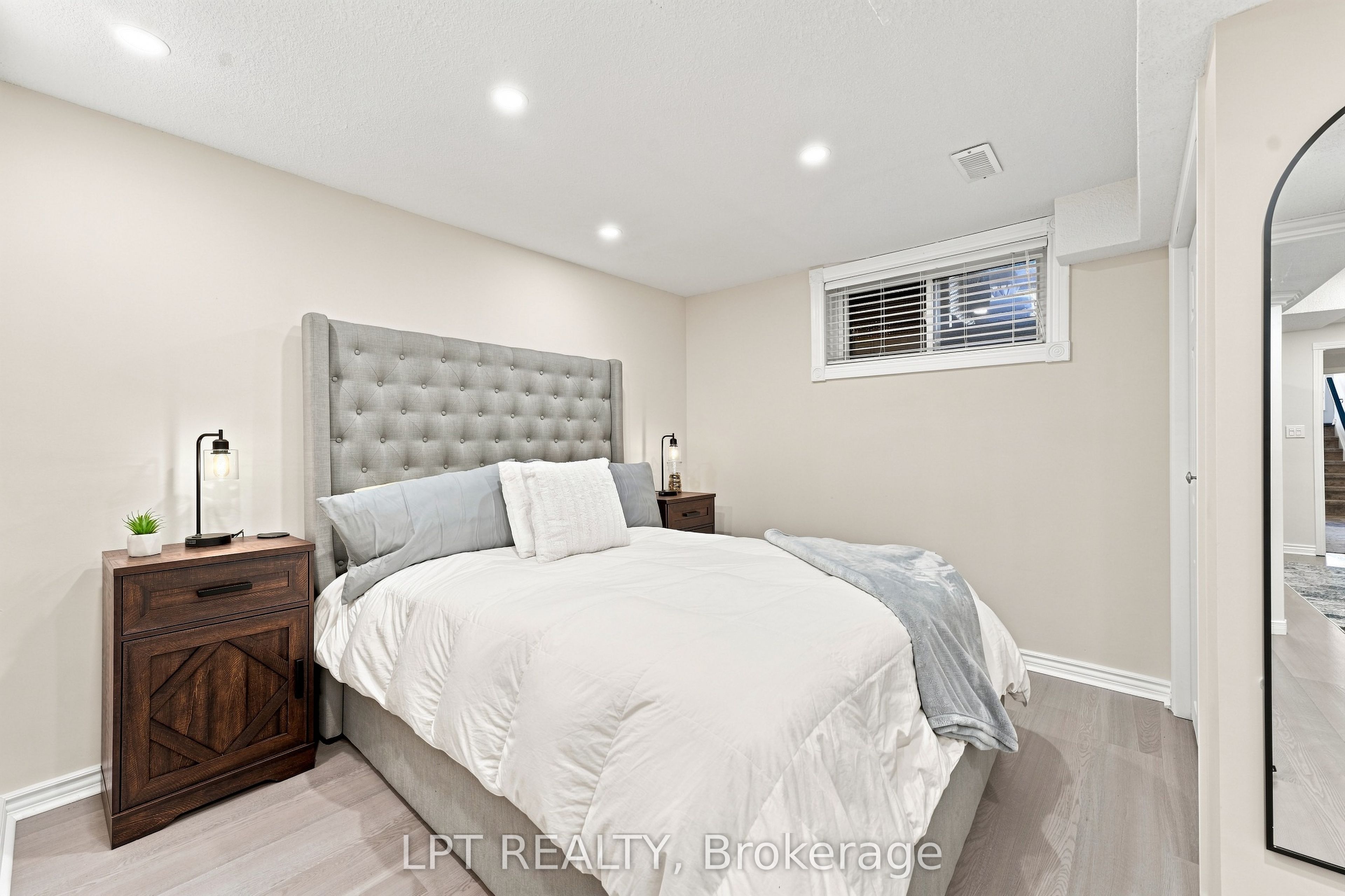 4 Lister Drive Property Photo 28