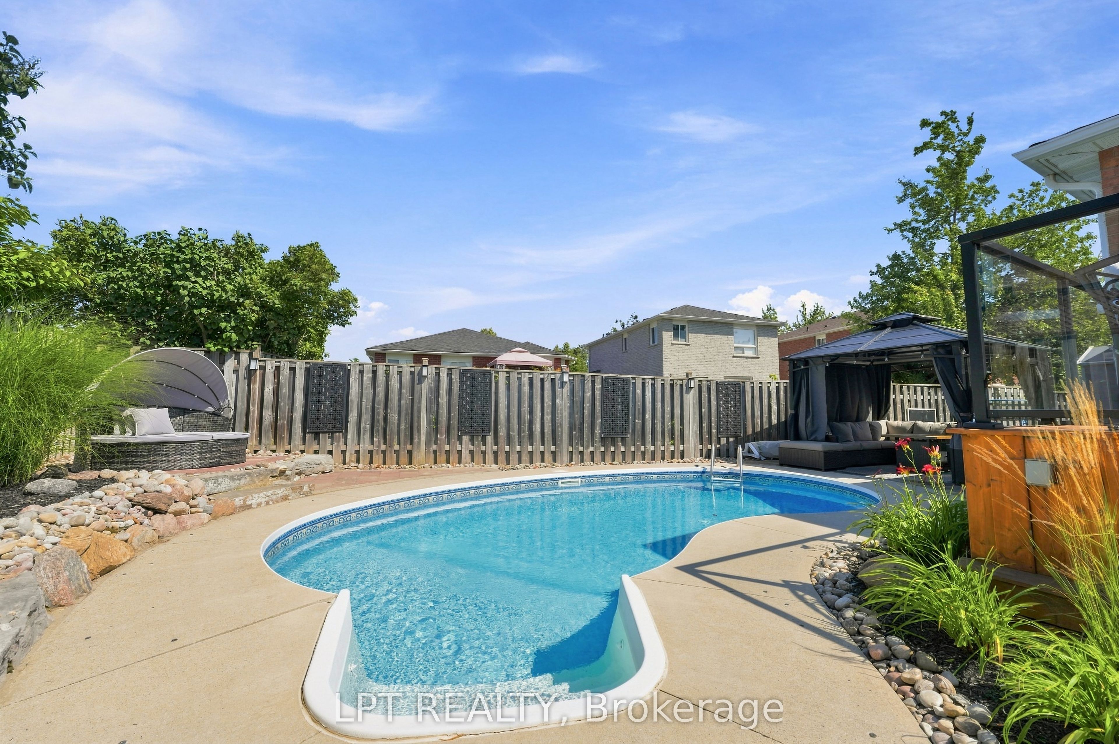 4 Lister Drive Property Photo 34