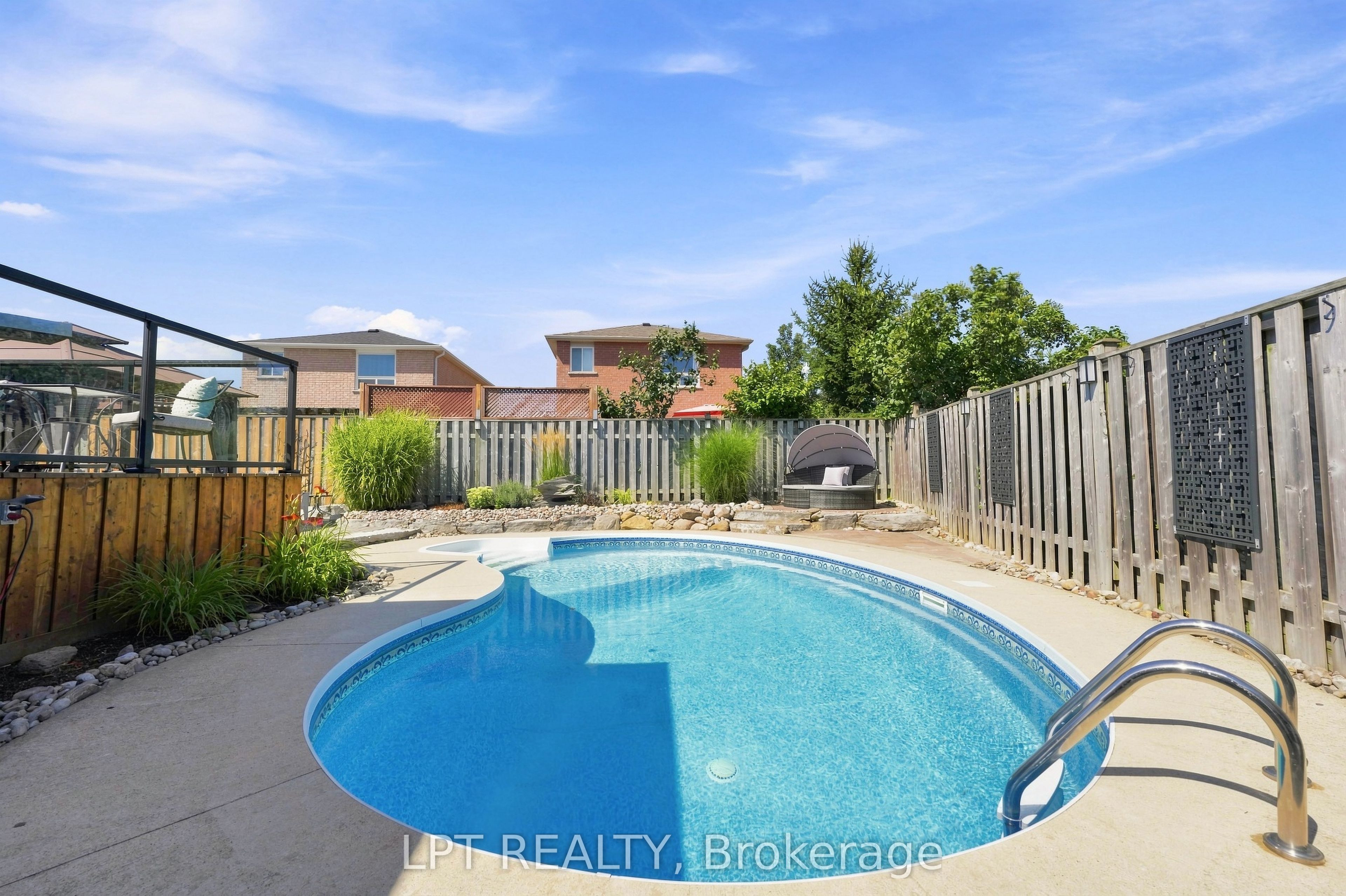 4 Lister Drive Property Photo 35