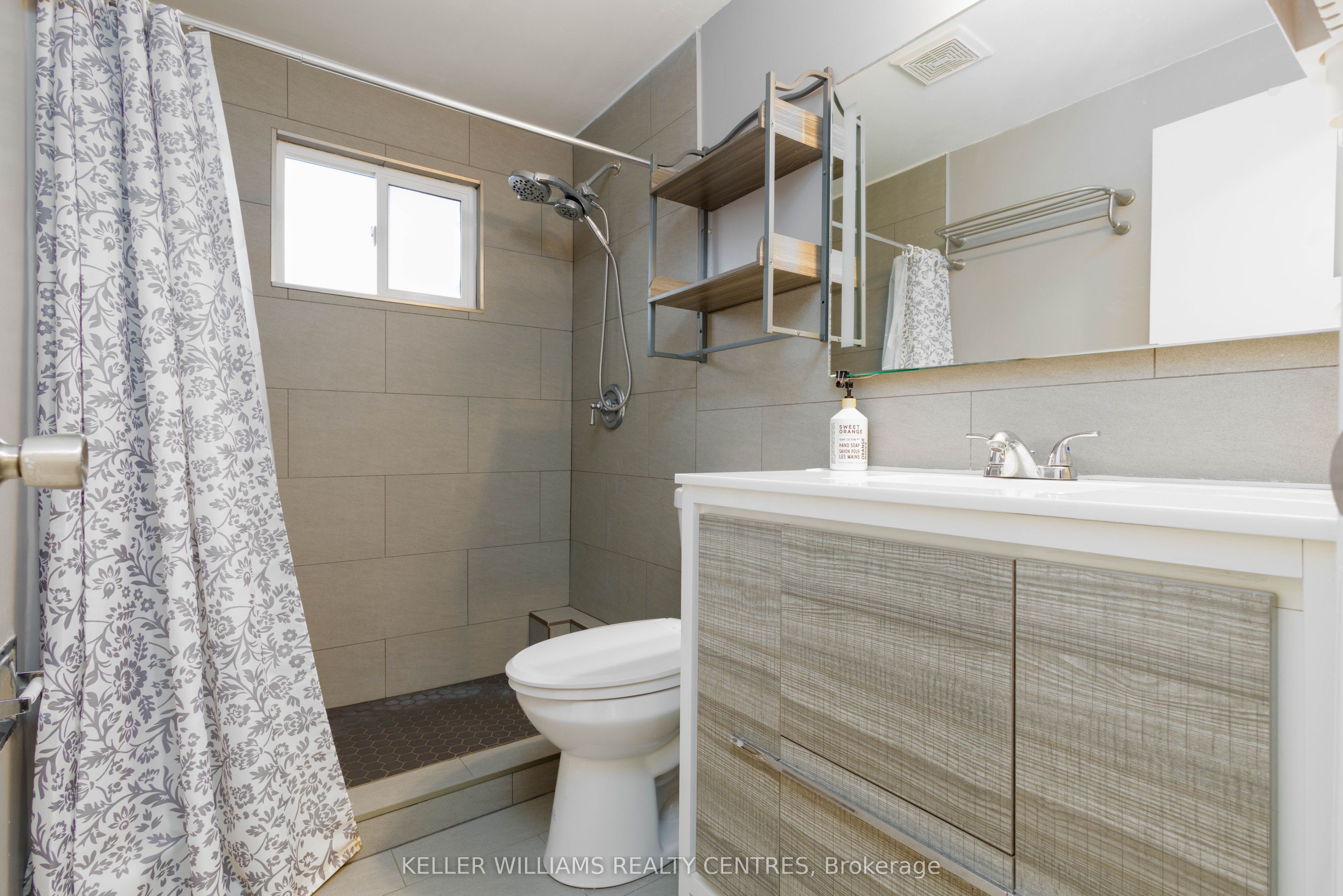 66 Chaucer Crescent Property Photo 13