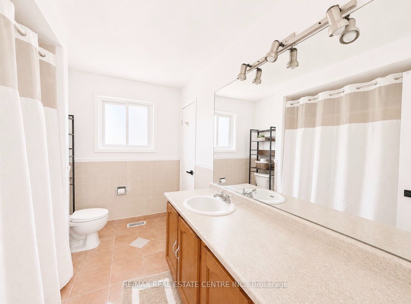 247 Eric Street Property Photo 17