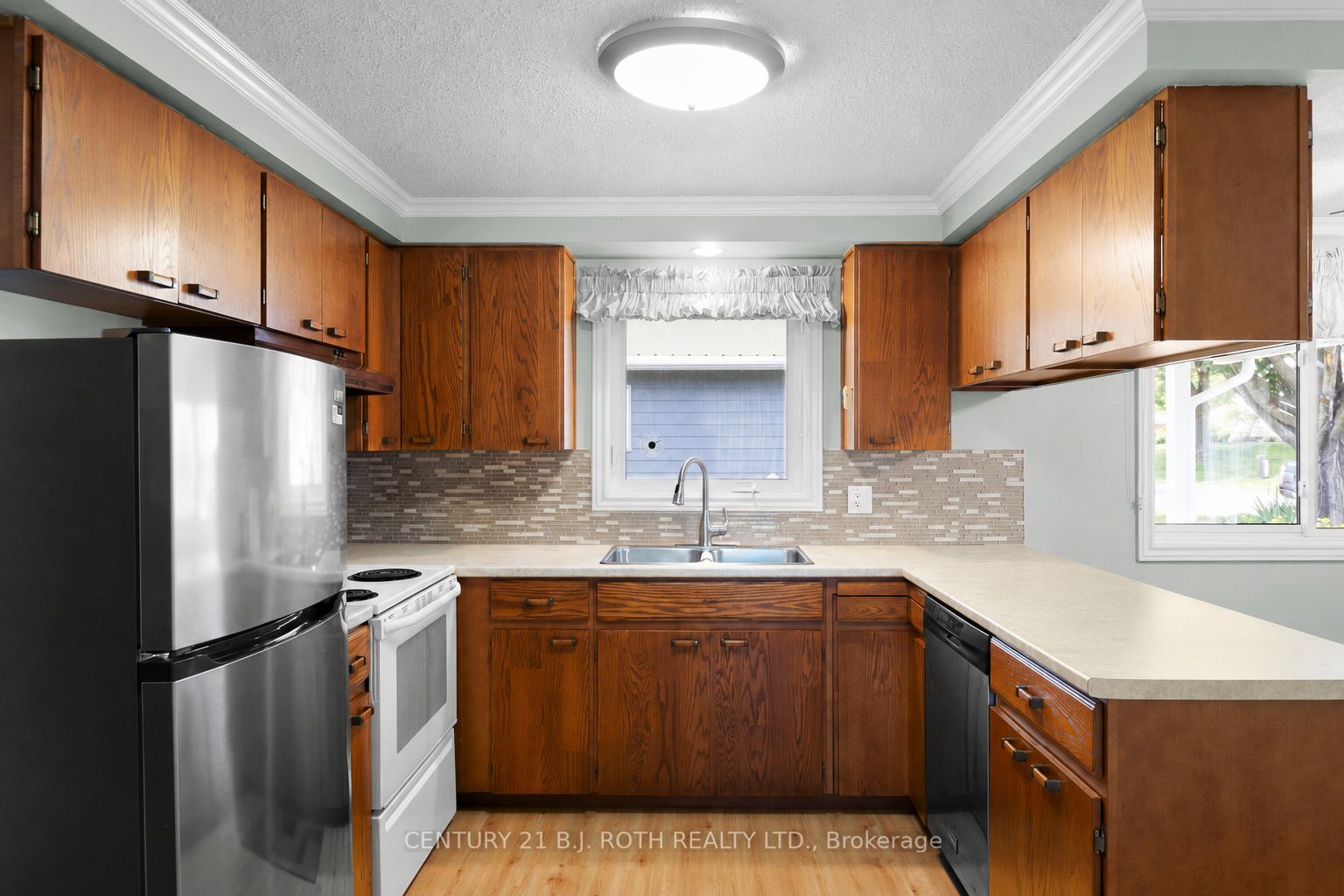 19 Maple Crescent Property Photo 5