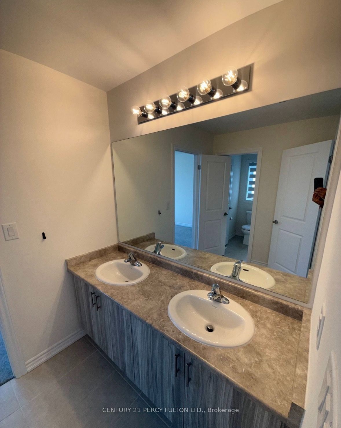 10 Rosanne Circle Property Photo 14