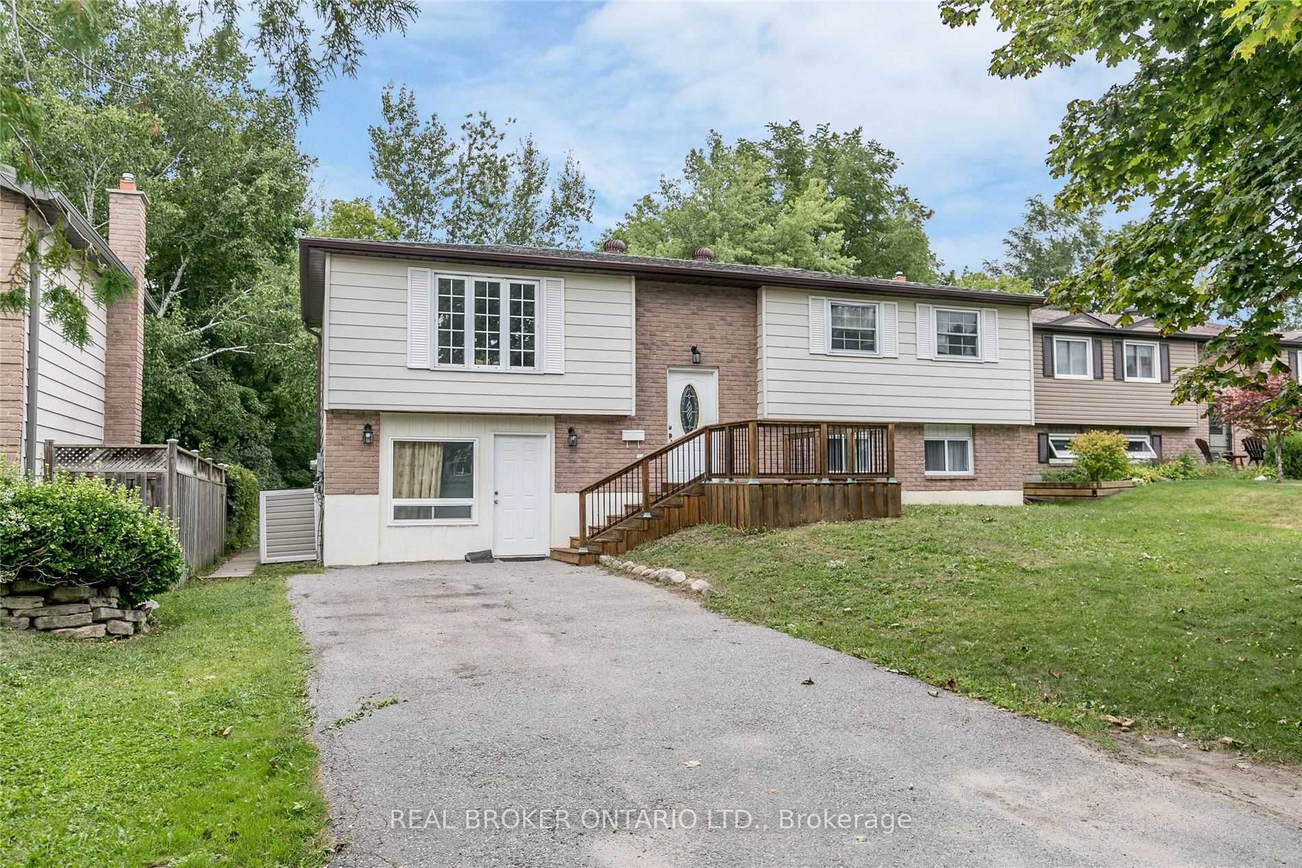 18 Chippawa Court Upper Property Photo 1