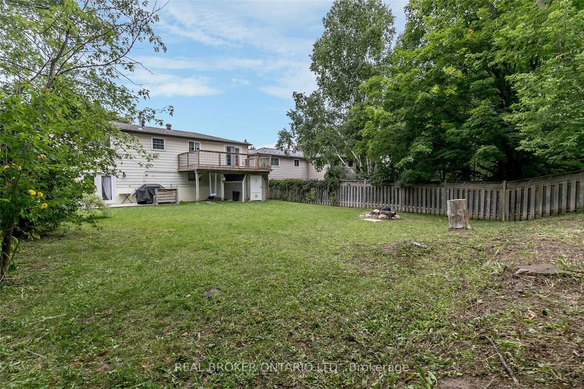 18 Chippawa Court Upper Property Photo 4