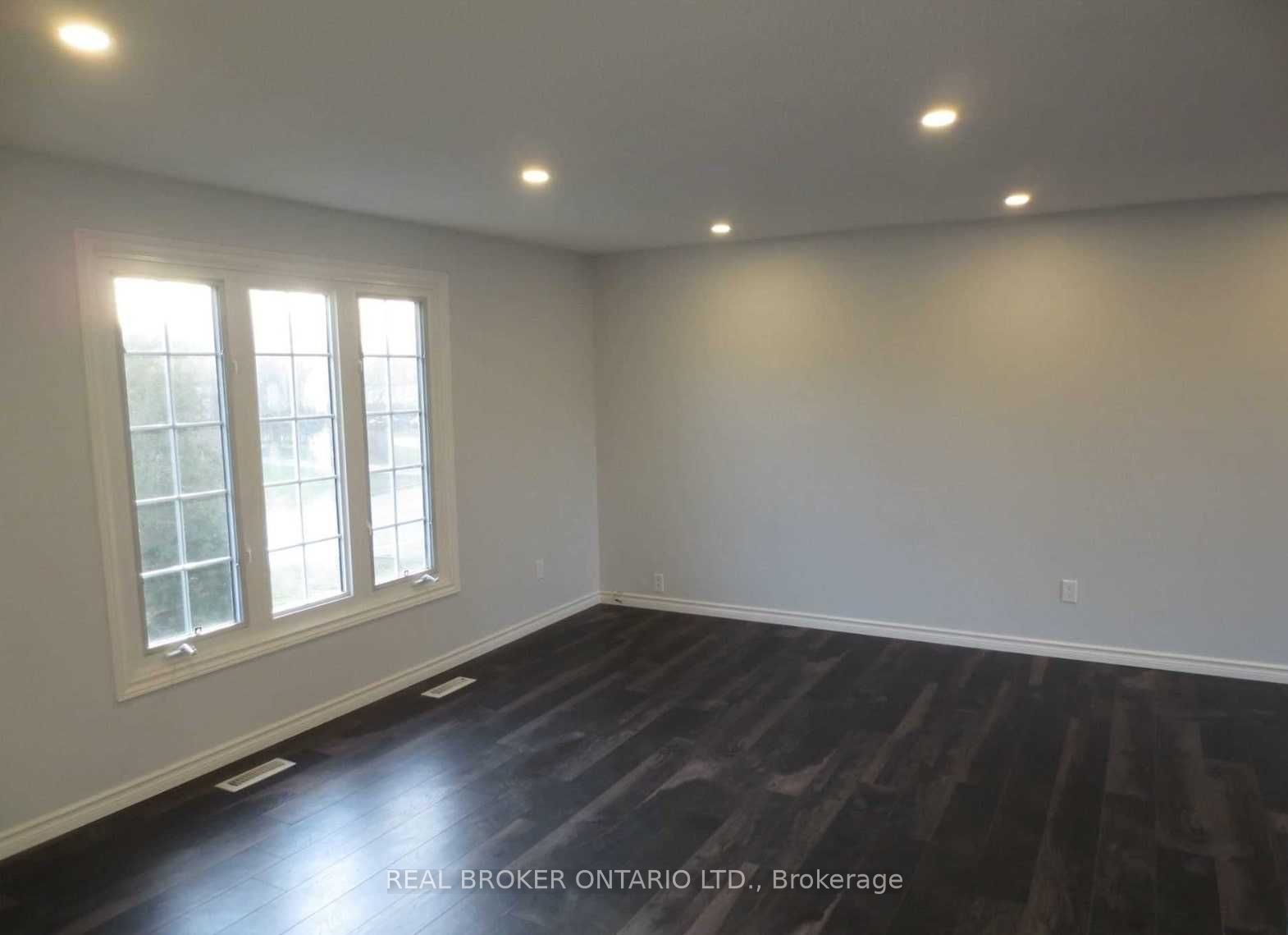 18 Chippawa Court Upper Property Photo 6
