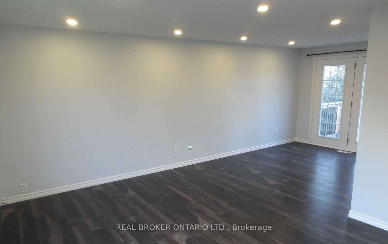 18 Chippawa Court Upper Property Photo 8