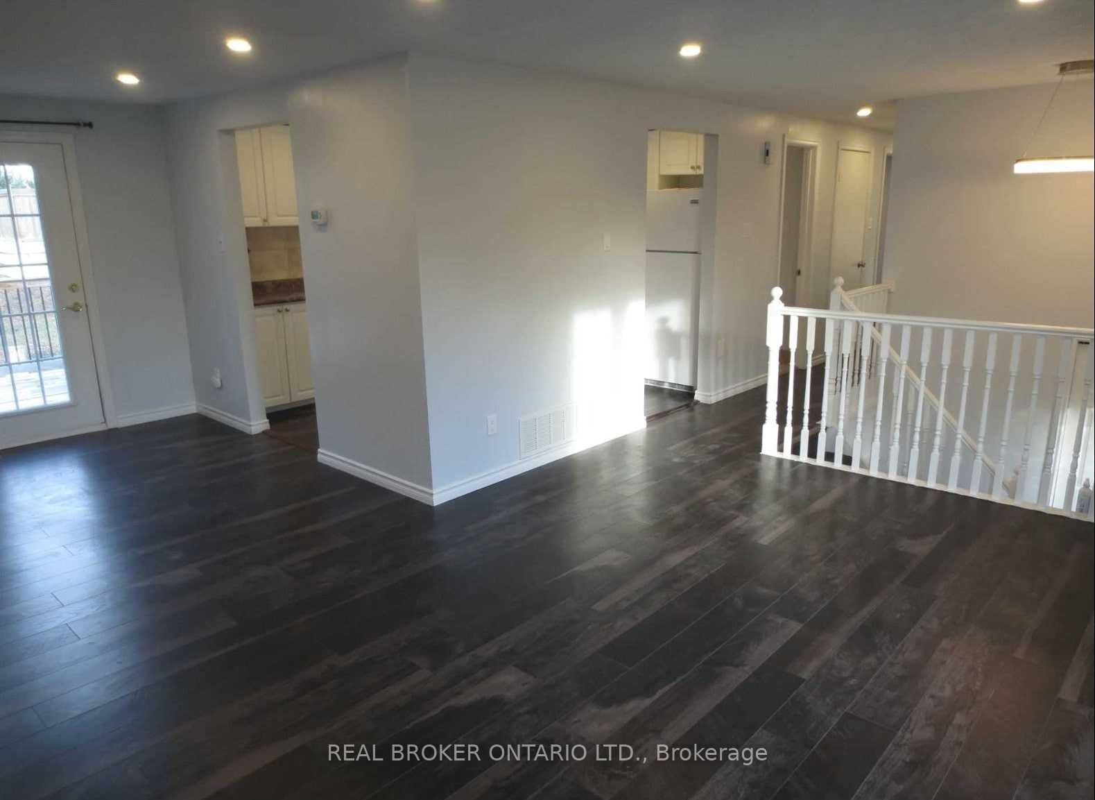 18 Chippawa Court Upper Property Photo 9