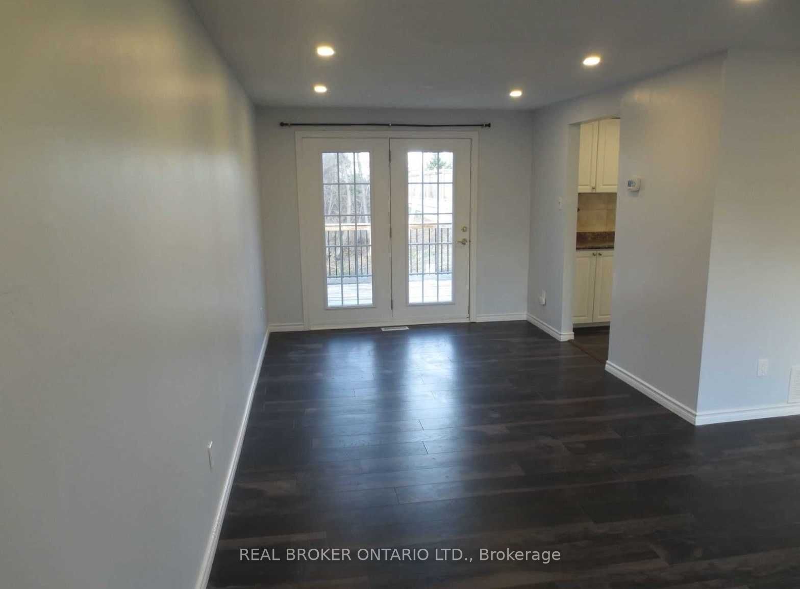 18 Chippawa Court Upper Property Photo 10