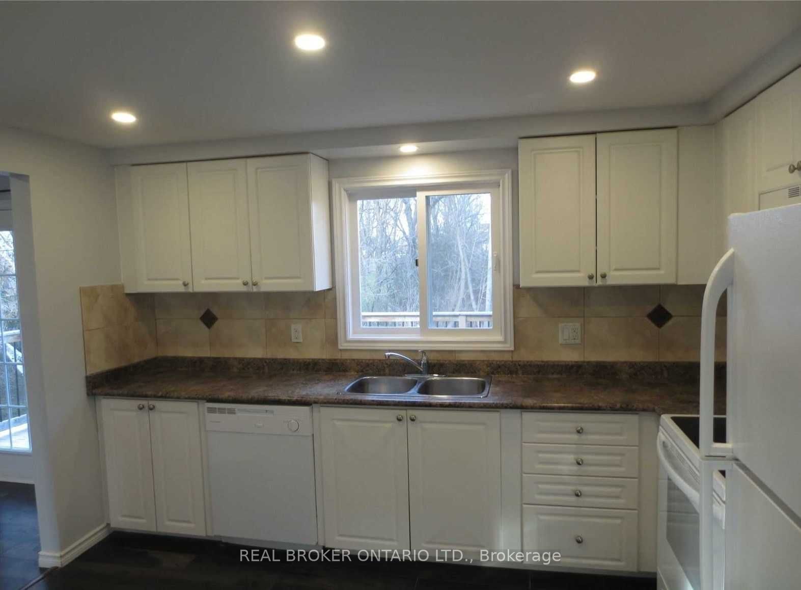 18 Chippawa Court Upper Property Photo 13