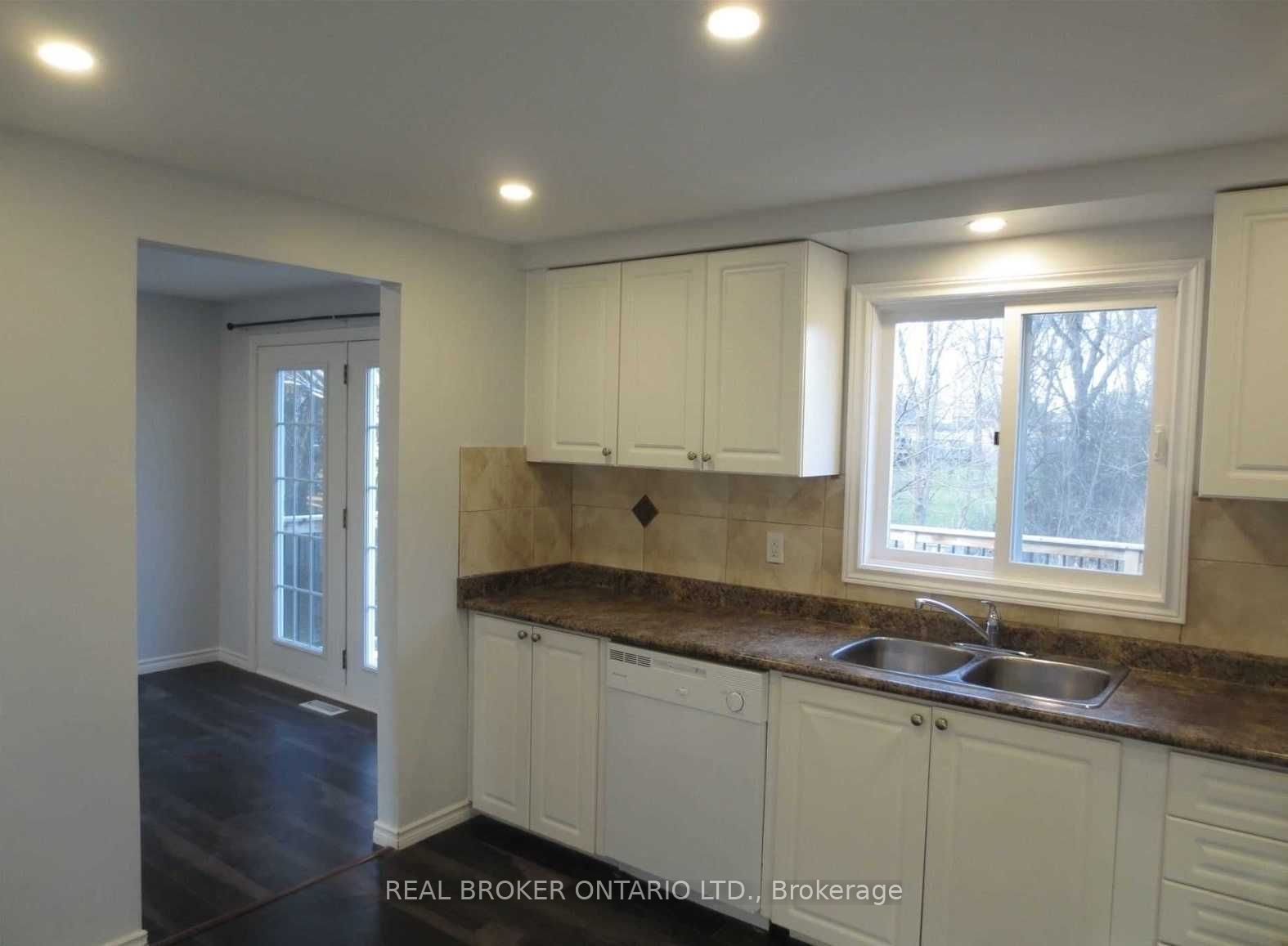 18 Chippawa Court Upper Property Photo 14