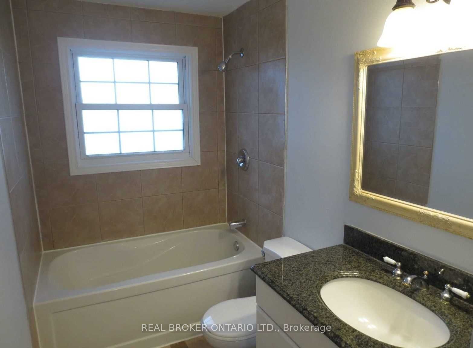 18 Chippawa Court Upper Property Photo 16