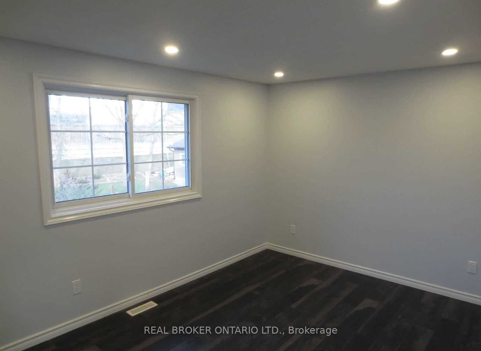 18 Chippawa Court Upper Property Photo 18