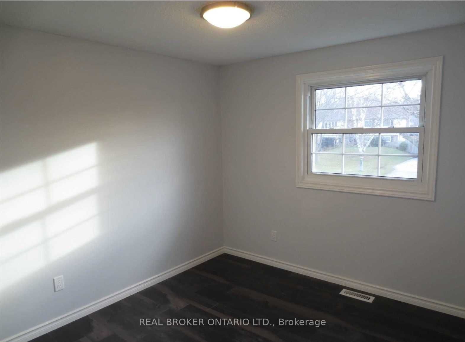 18 Chippawa Court Upper Property Photo 20