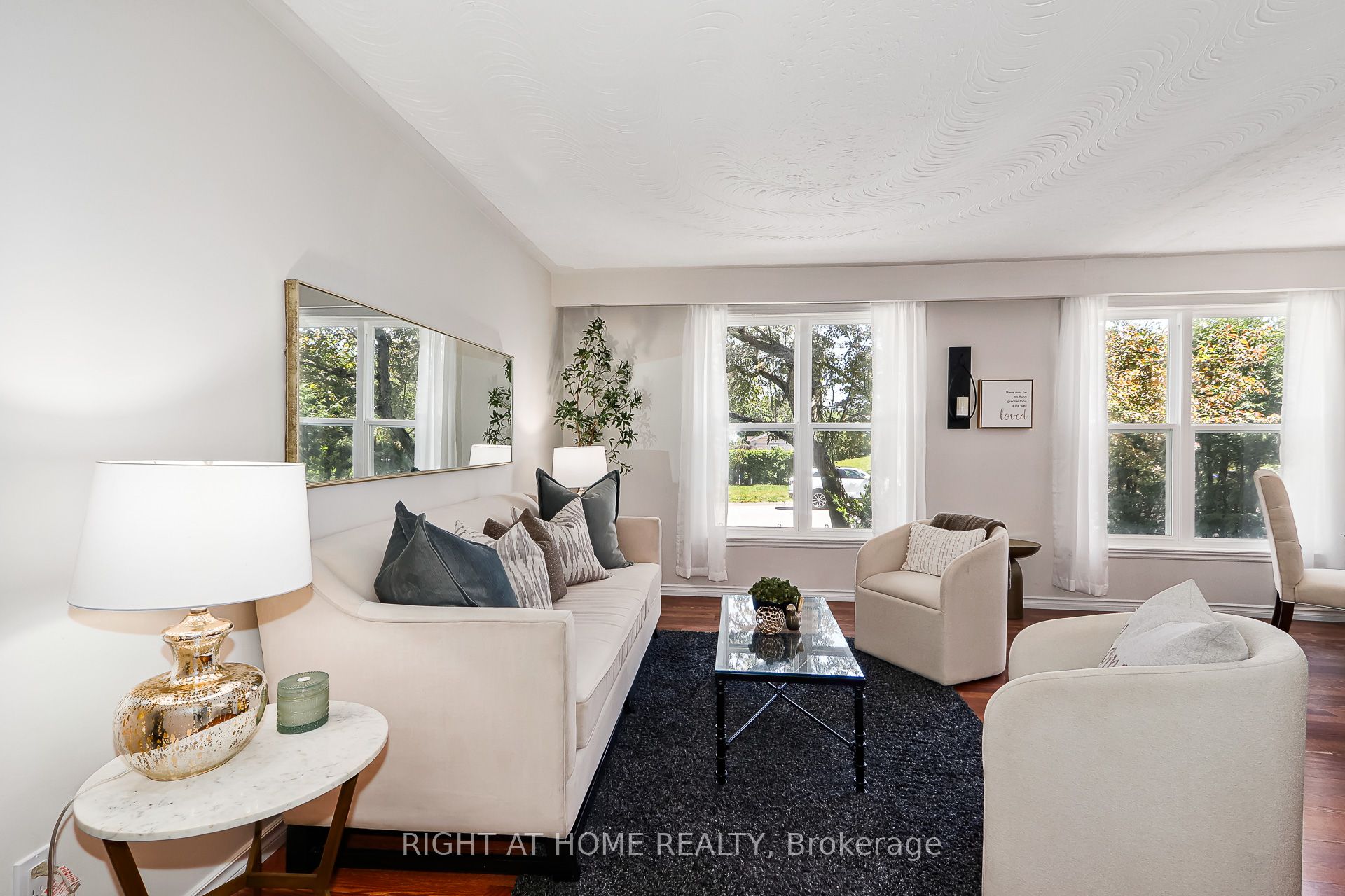 1059 Glen Mhor Crescent Property Photo 1