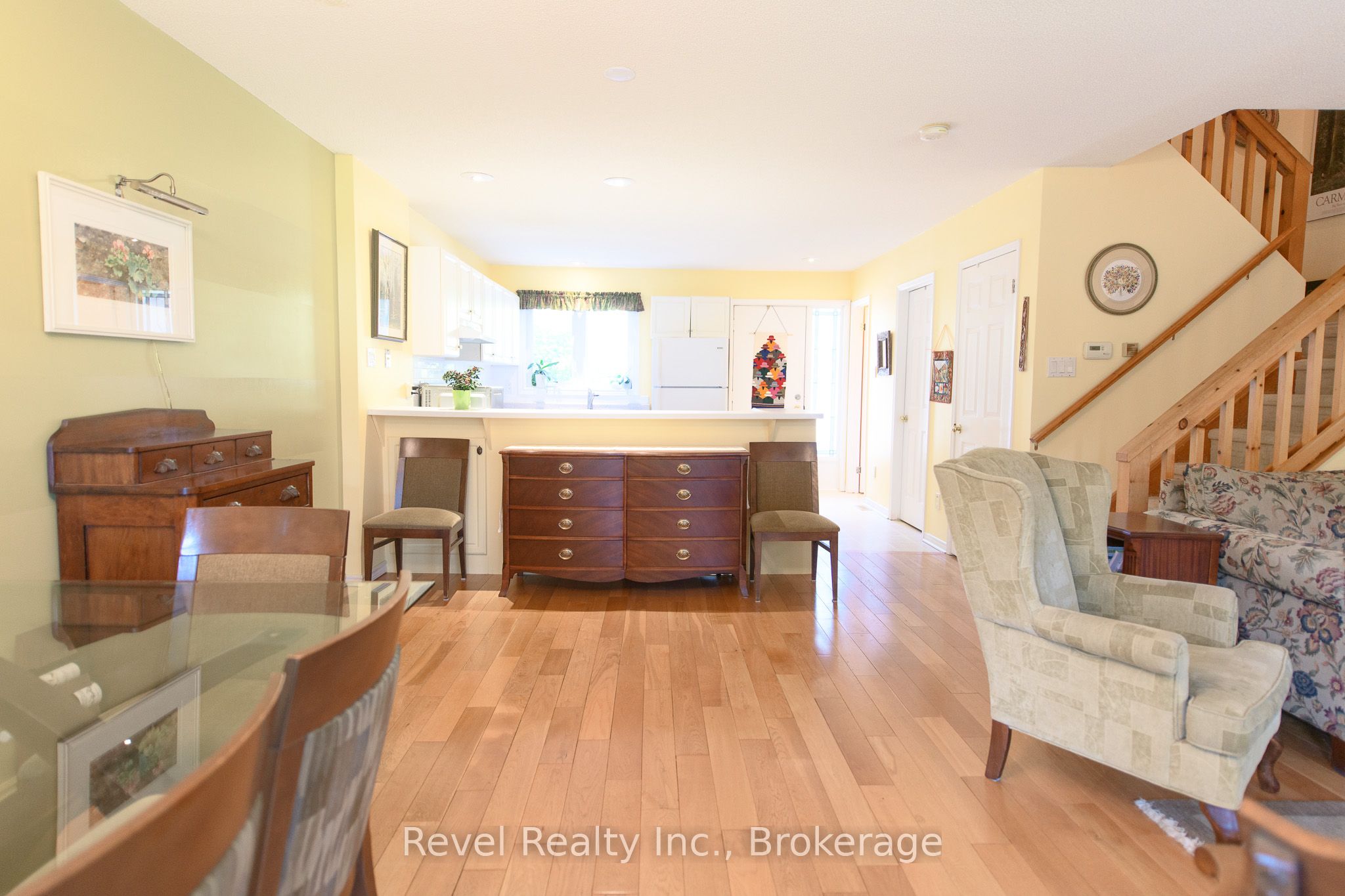 145 Fairway Crescent 51 Property Photo 4