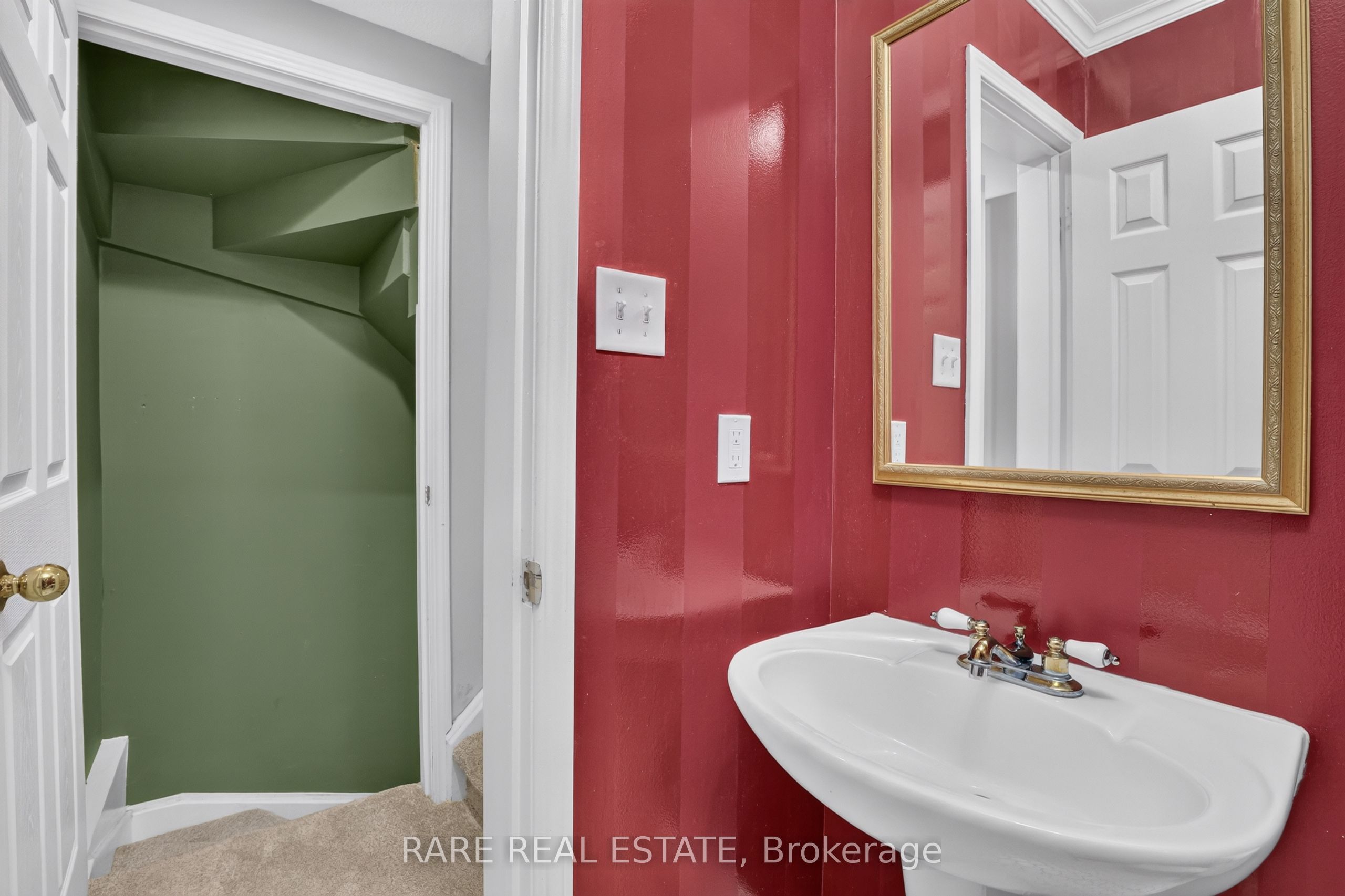 102 Hawthorne Crescent Property Photo 21