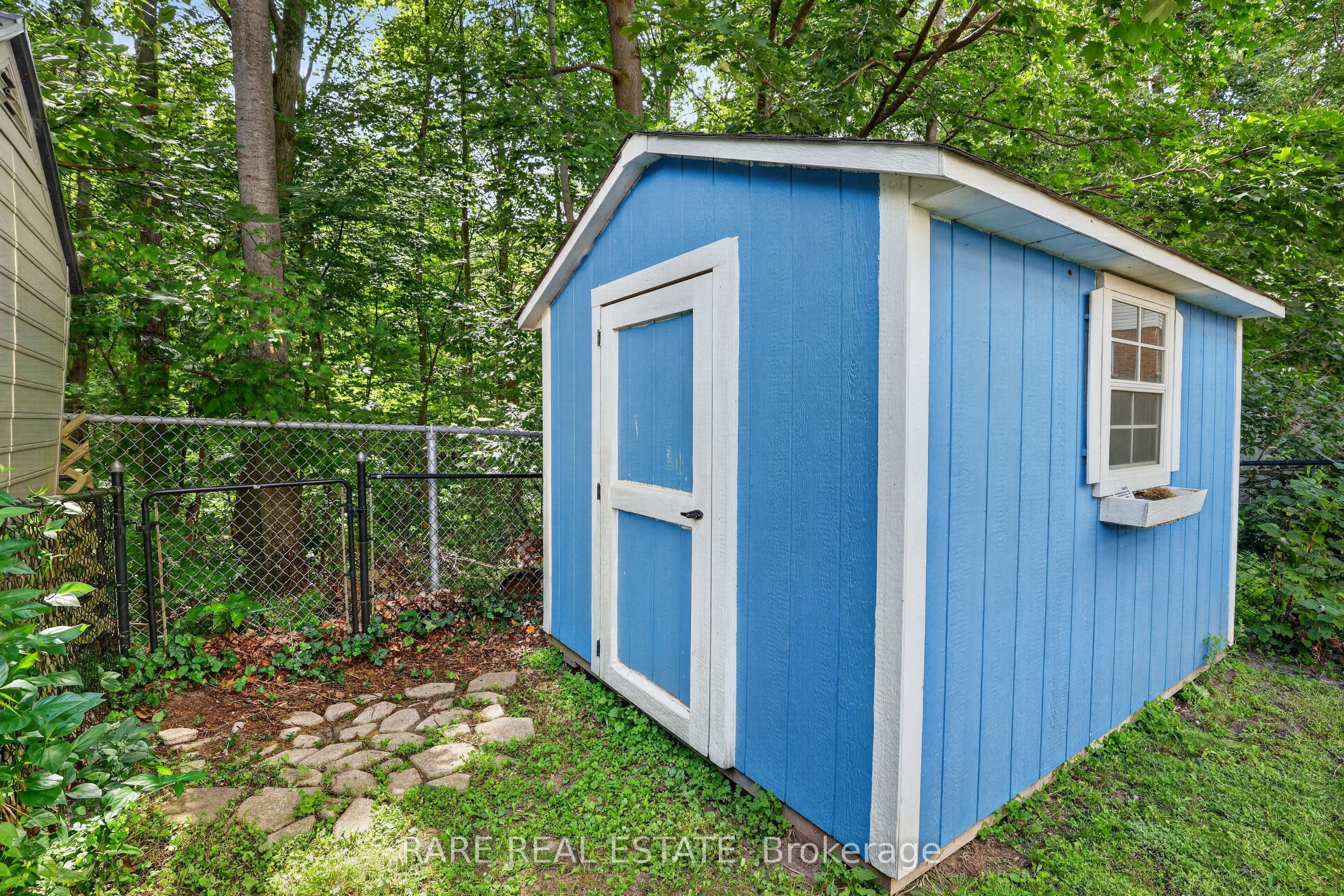102 Hawthorne Crescent Property Photo 25