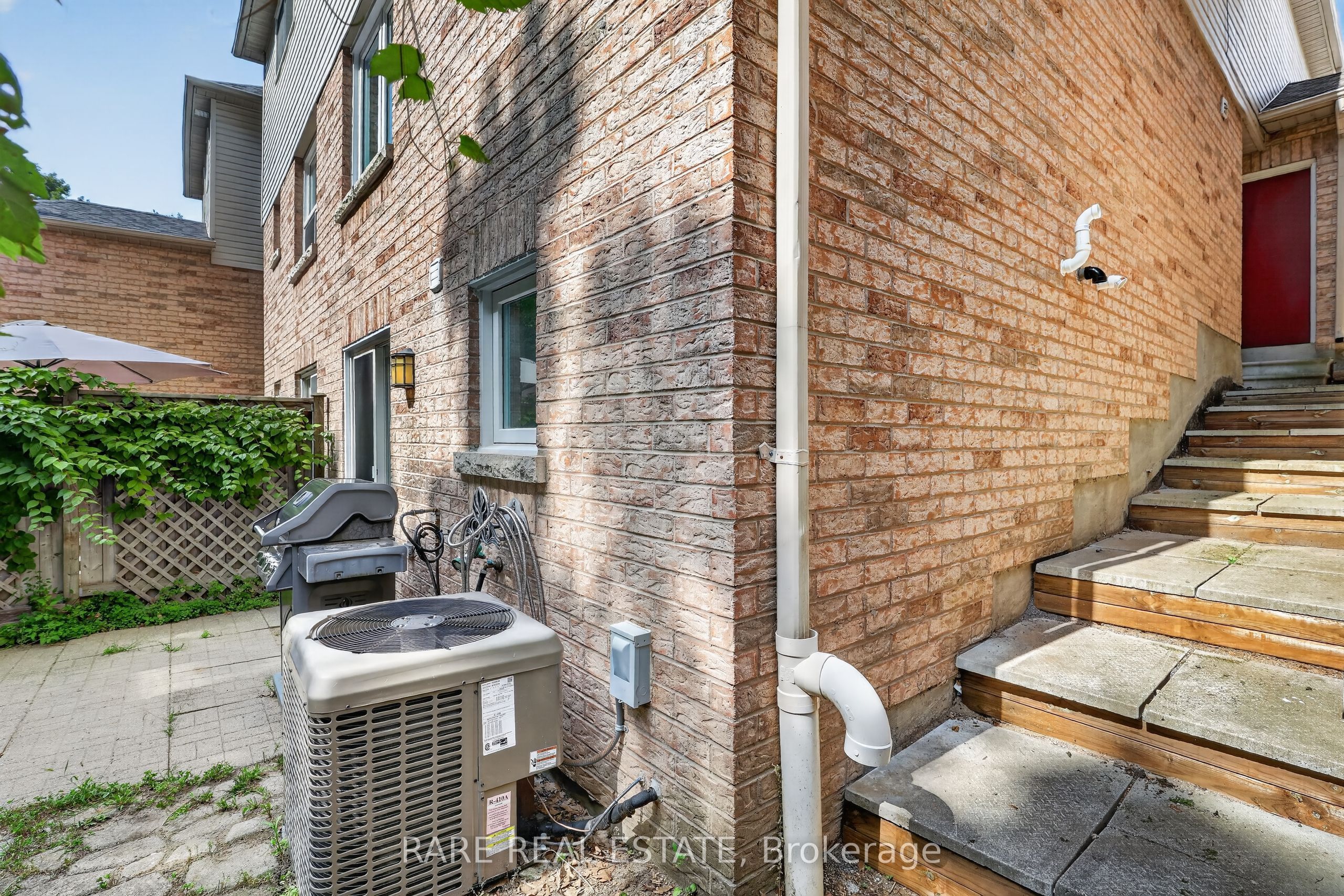 102 Hawthorne Crescent Property Photo 26