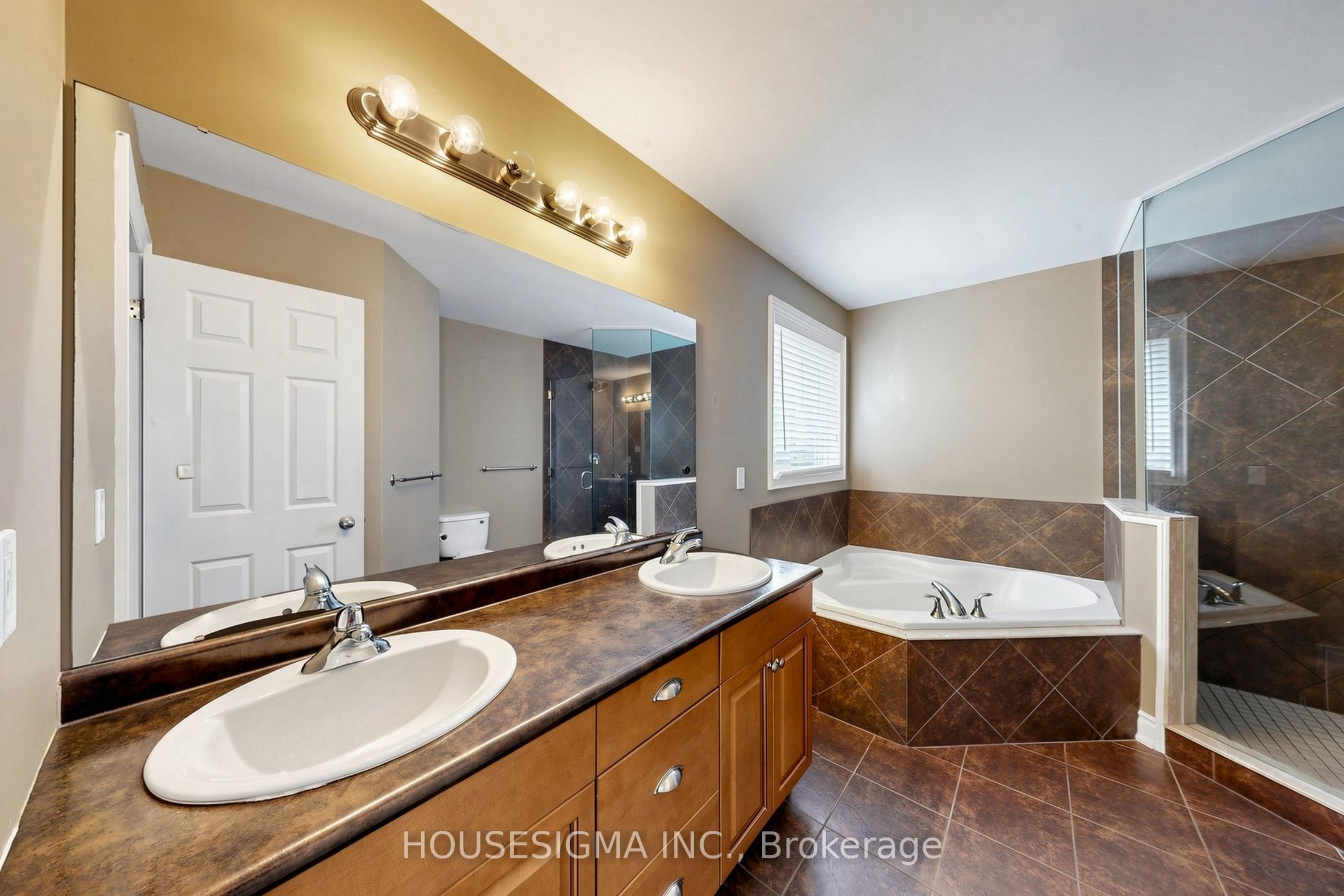 35 Auburn Court Property Photo 25