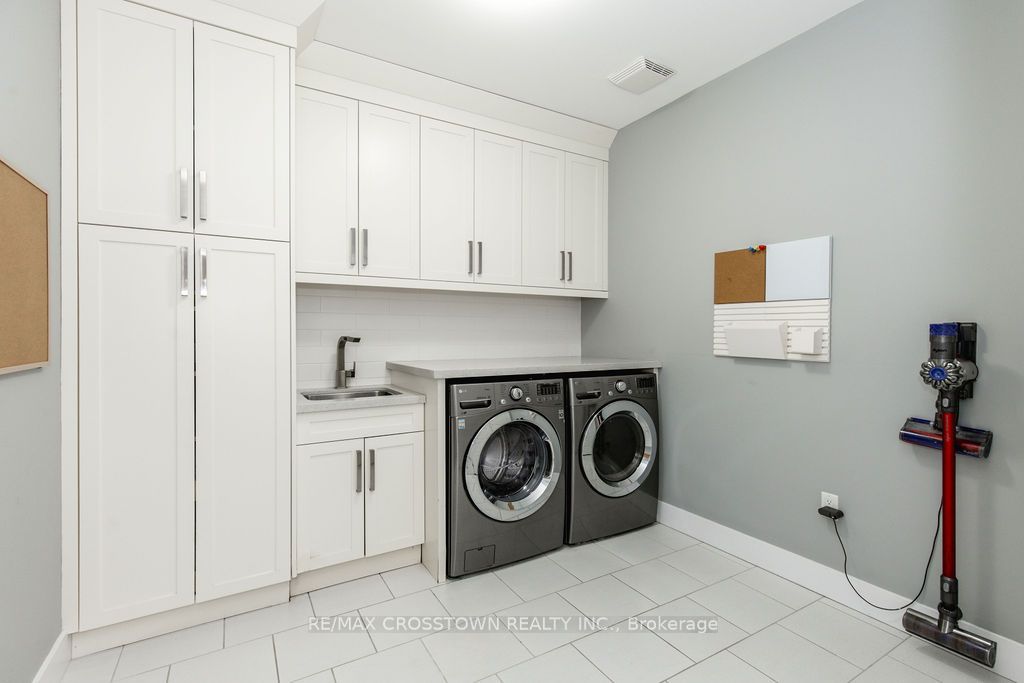 25 Mennill Drive Property Photo 23