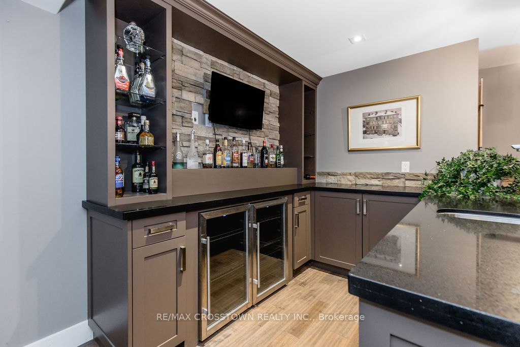 25 Mennill Drive Property Photo 32