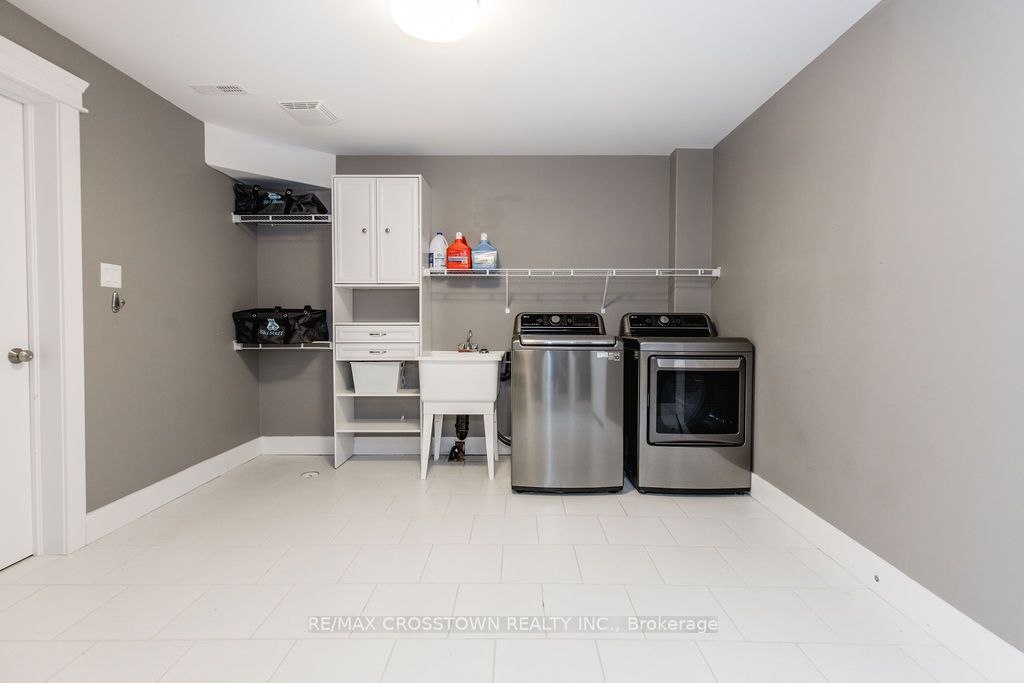 25 Mennill Drive Property Photo 33