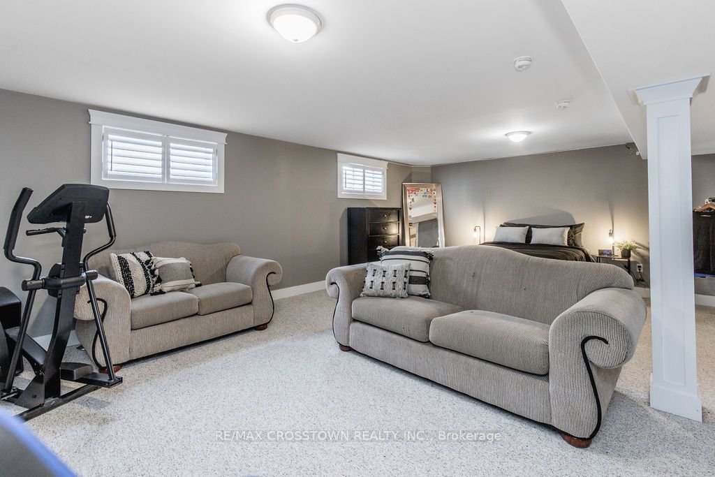 25 Mennill Drive Property Photo 35