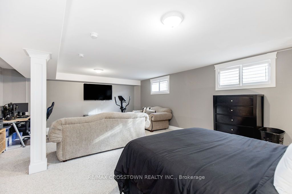 25 Mennill Drive Property Photo 37