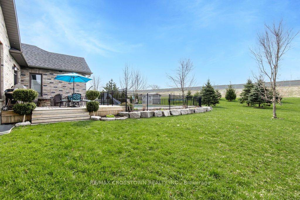 25 Mennill Drive Property Photo 39