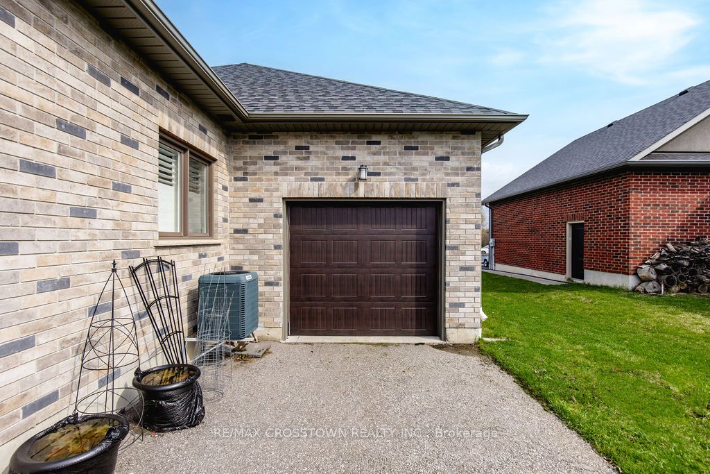 25 Mennill Drive Property Photo 44