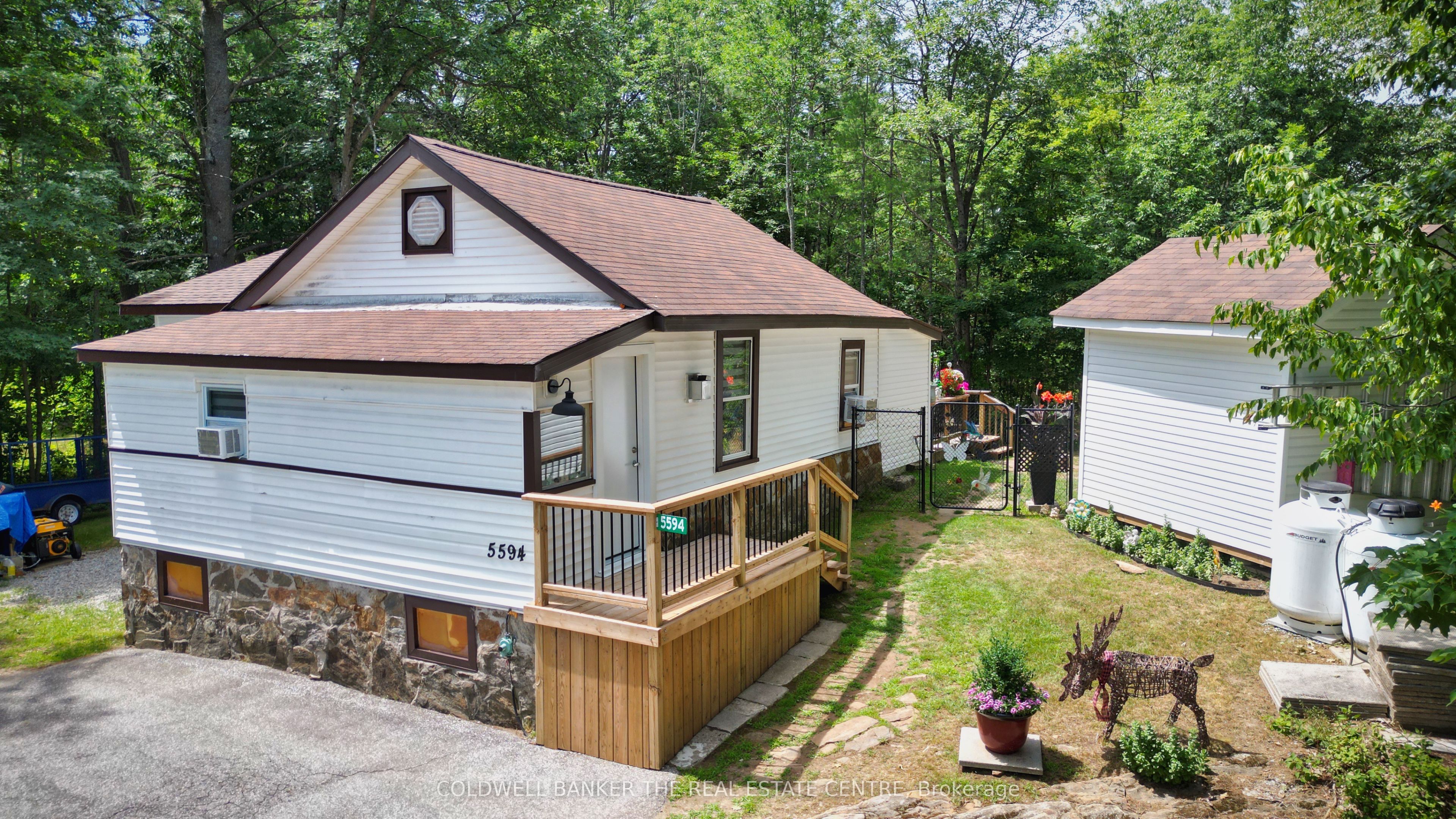 5594 Upper Big Chute Road Property Photo 1