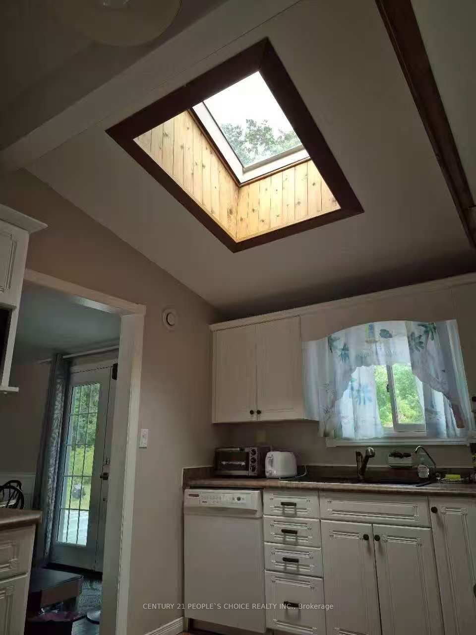 7696 South River Road Property Photo 6